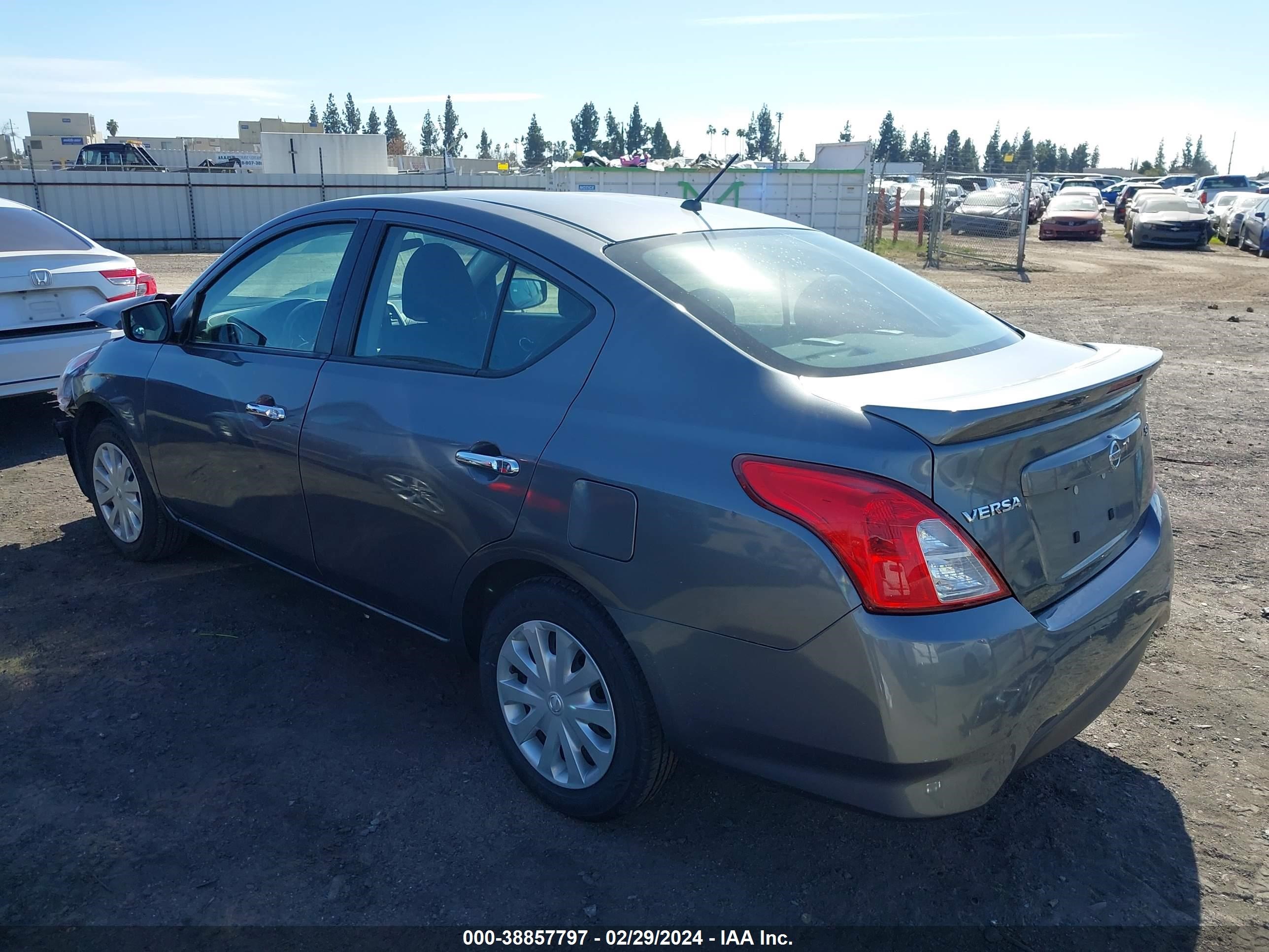 Photo 2 VIN: 3N1CN7AP1KL867967 - NISSAN VERSA 