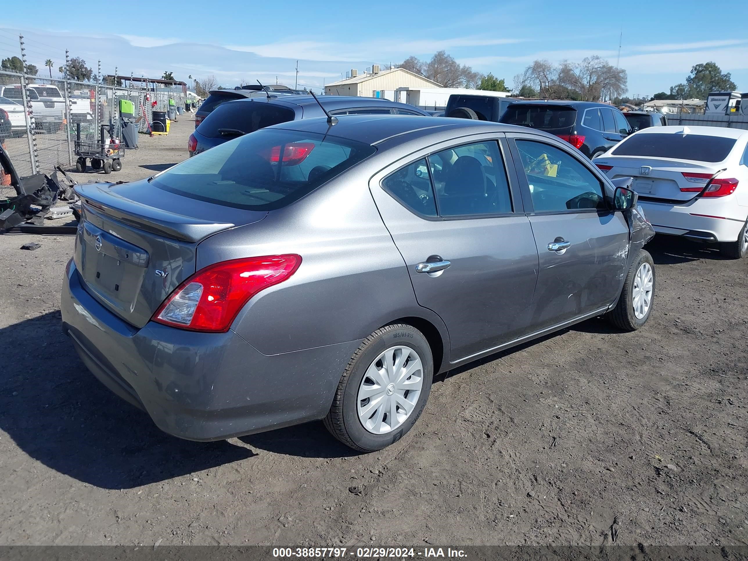 Photo 3 VIN: 3N1CN7AP1KL867967 - NISSAN VERSA 