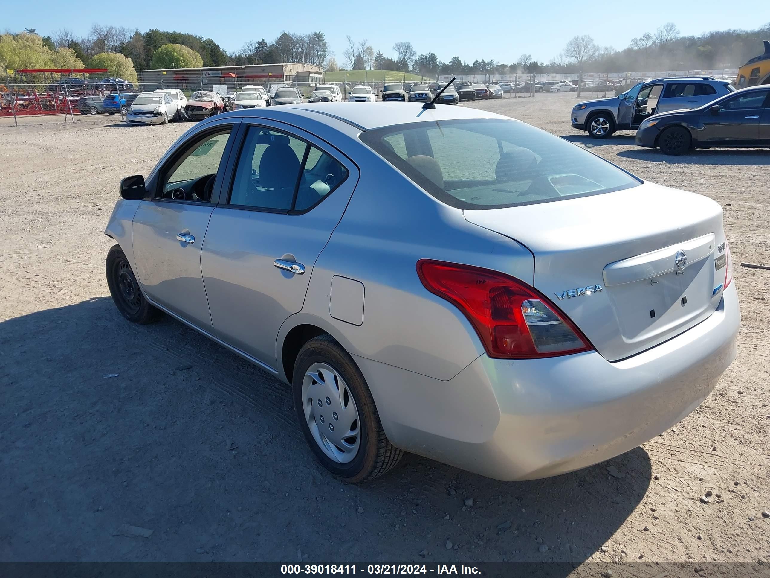 Photo 2 VIN: 3N1CN7AP2CL855568 - NISSAN VERSA 