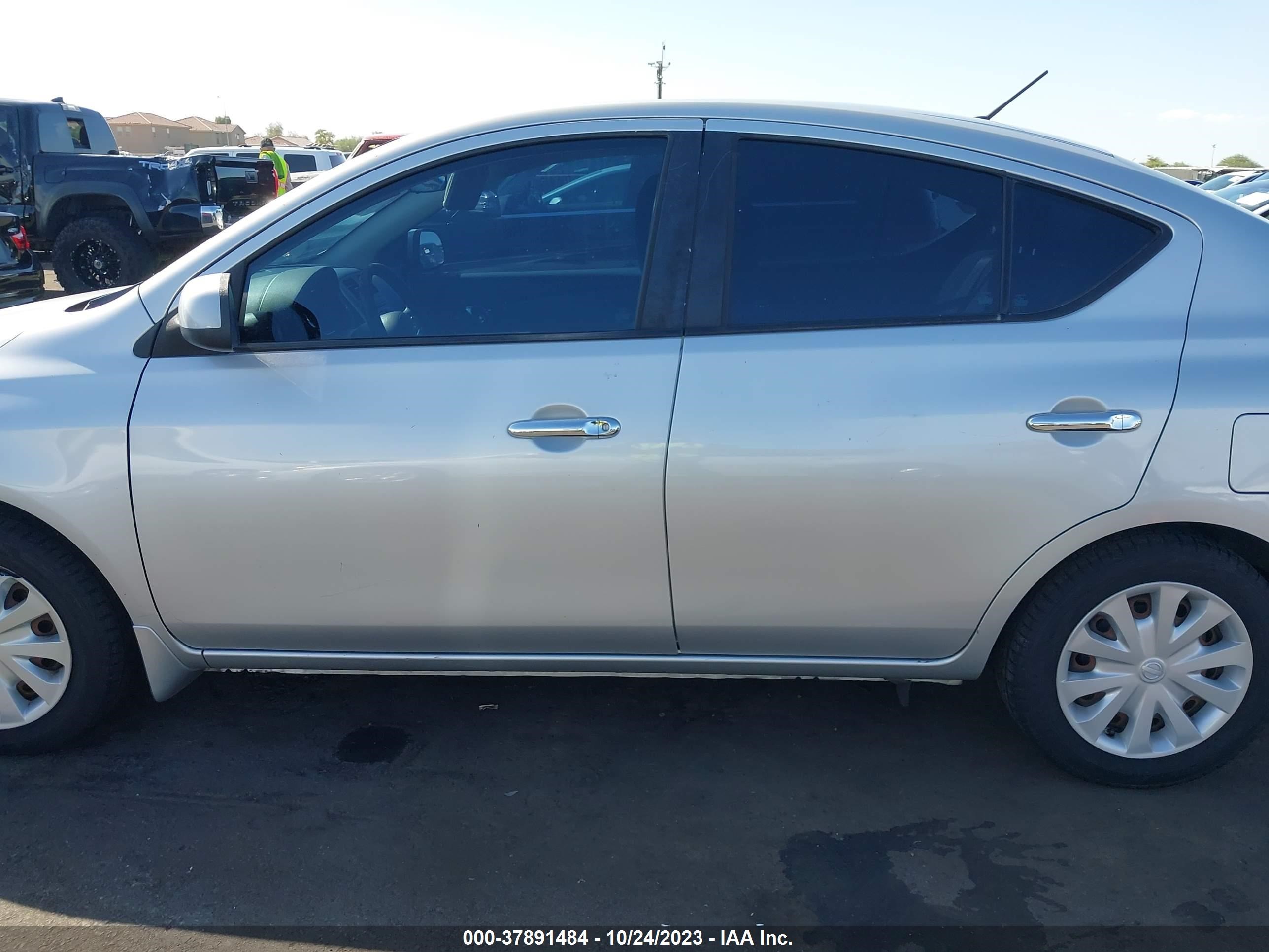 Photo 13 VIN: 3N1CN7AP2DL864000 - NISSAN VERSA 