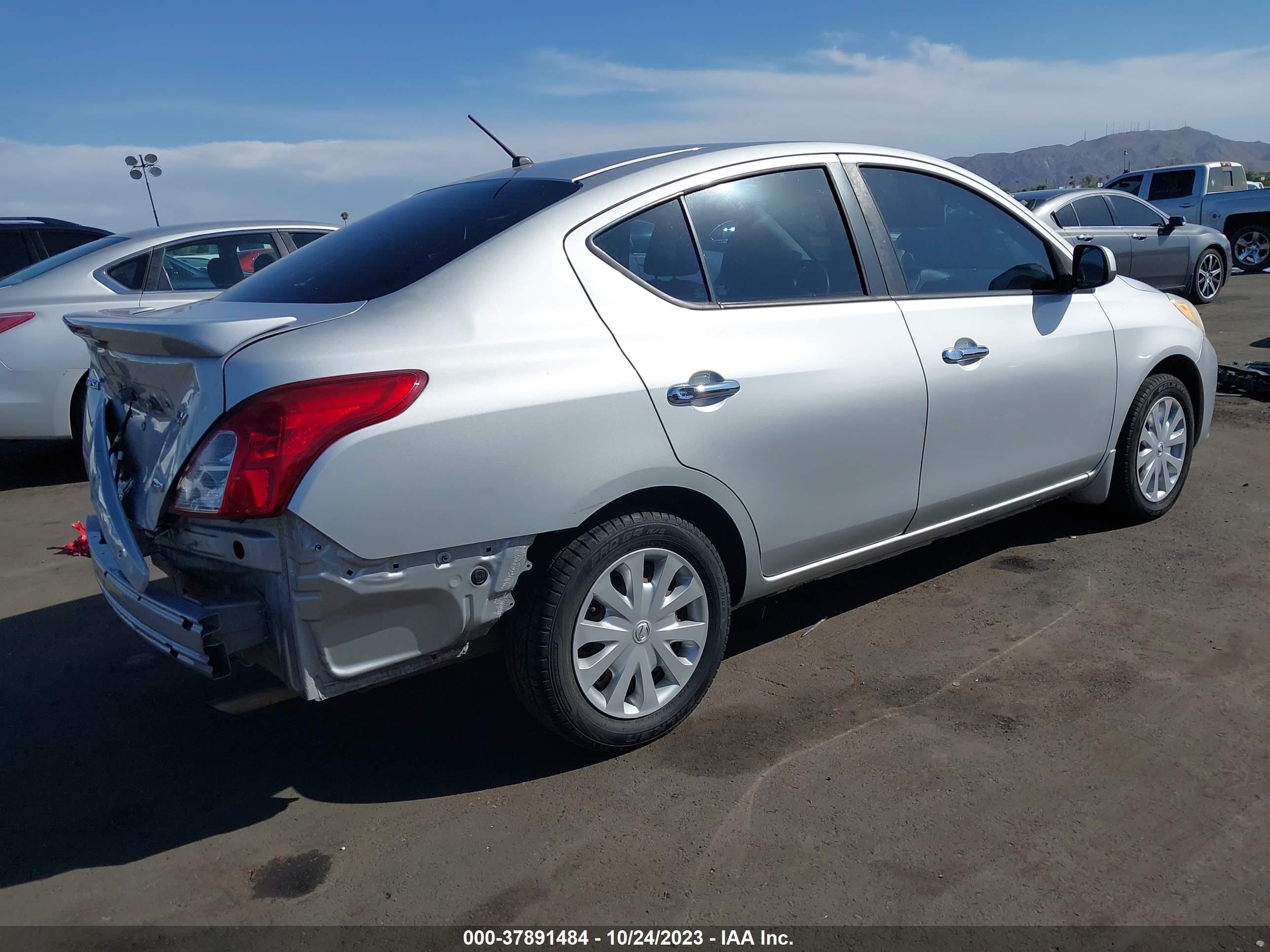 Photo 3 VIN: 3N1CN7AP2DL864000 - NISSAN VERSA 