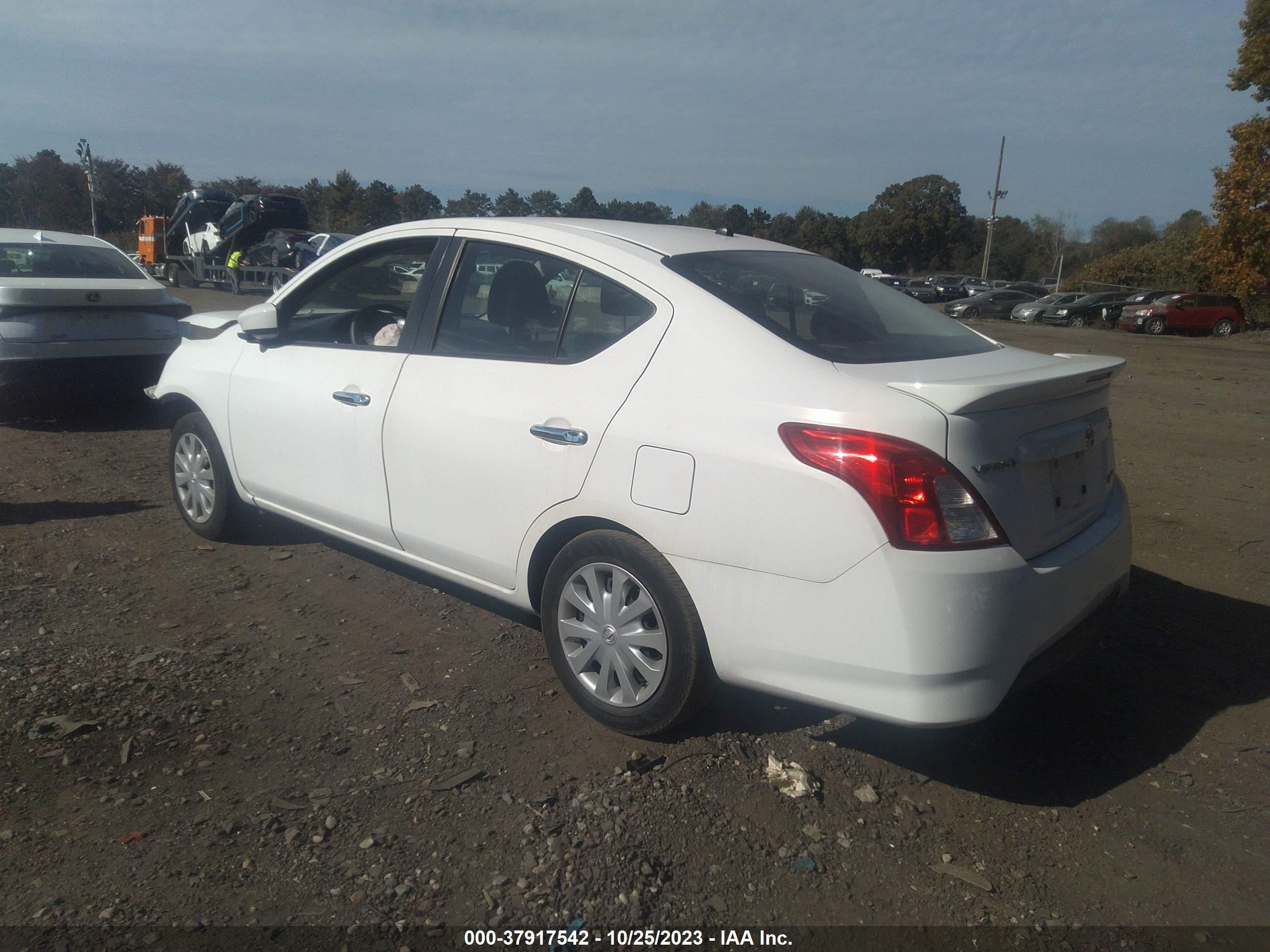 Photo 2 VIN: 3N1CN7AP2FL861519 - NISSAN VERSA 