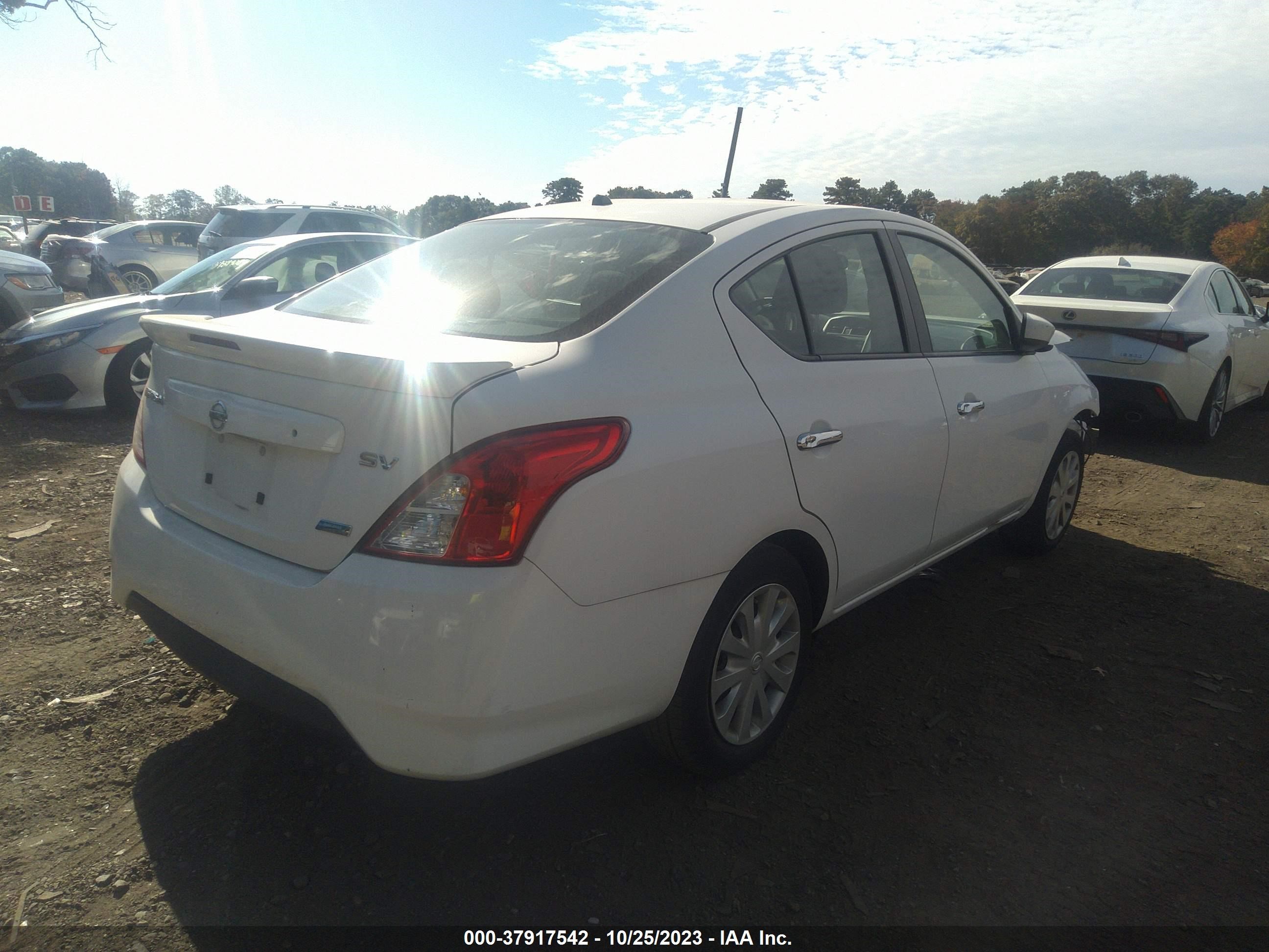 Photo 3 VIN: 3N1CN7AP2FL861519 - NISSAN VERSA 