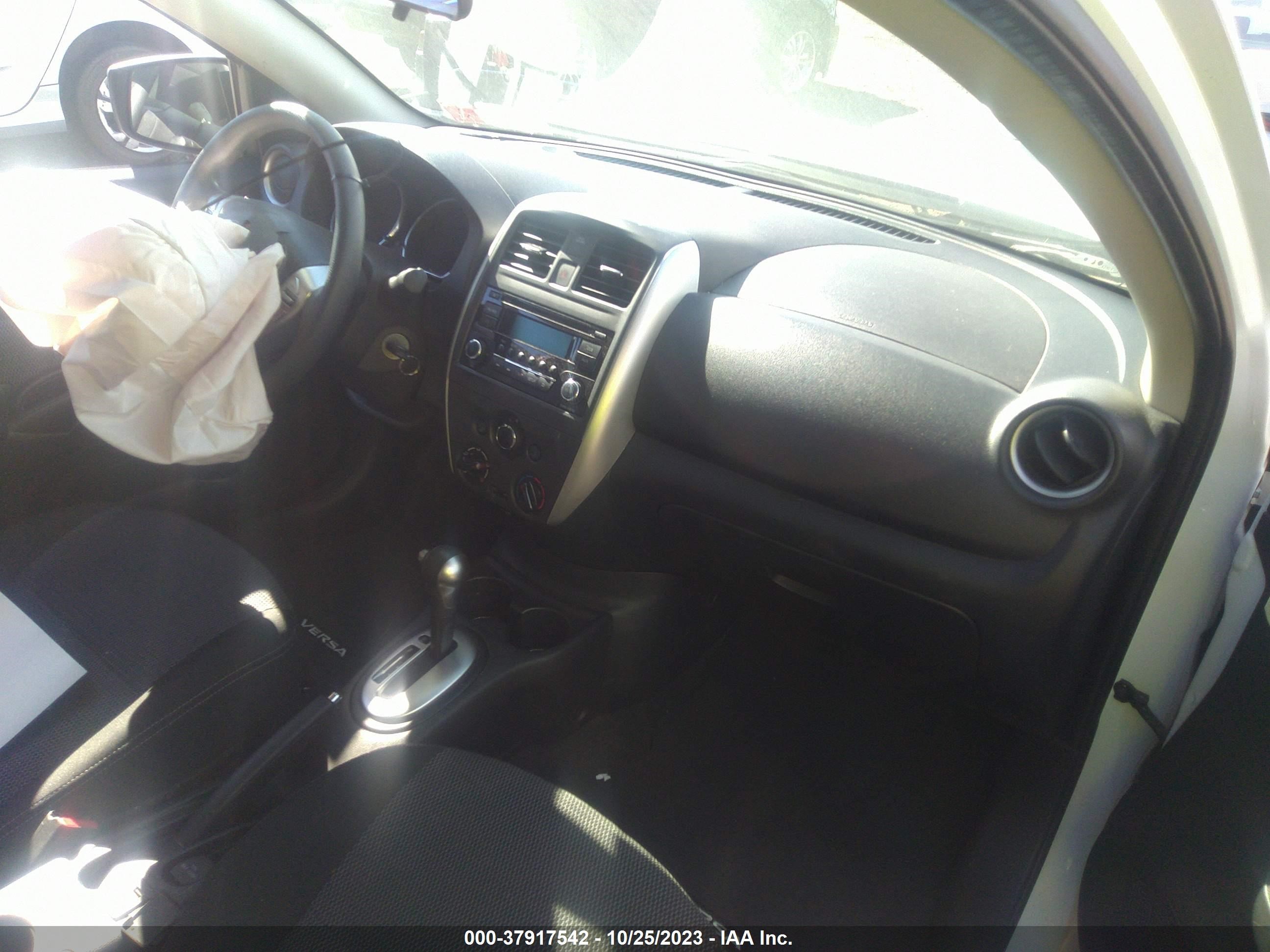 Photo 4 VIN: 3N1CN7AP2FL861519 - NISSAN VERSA 