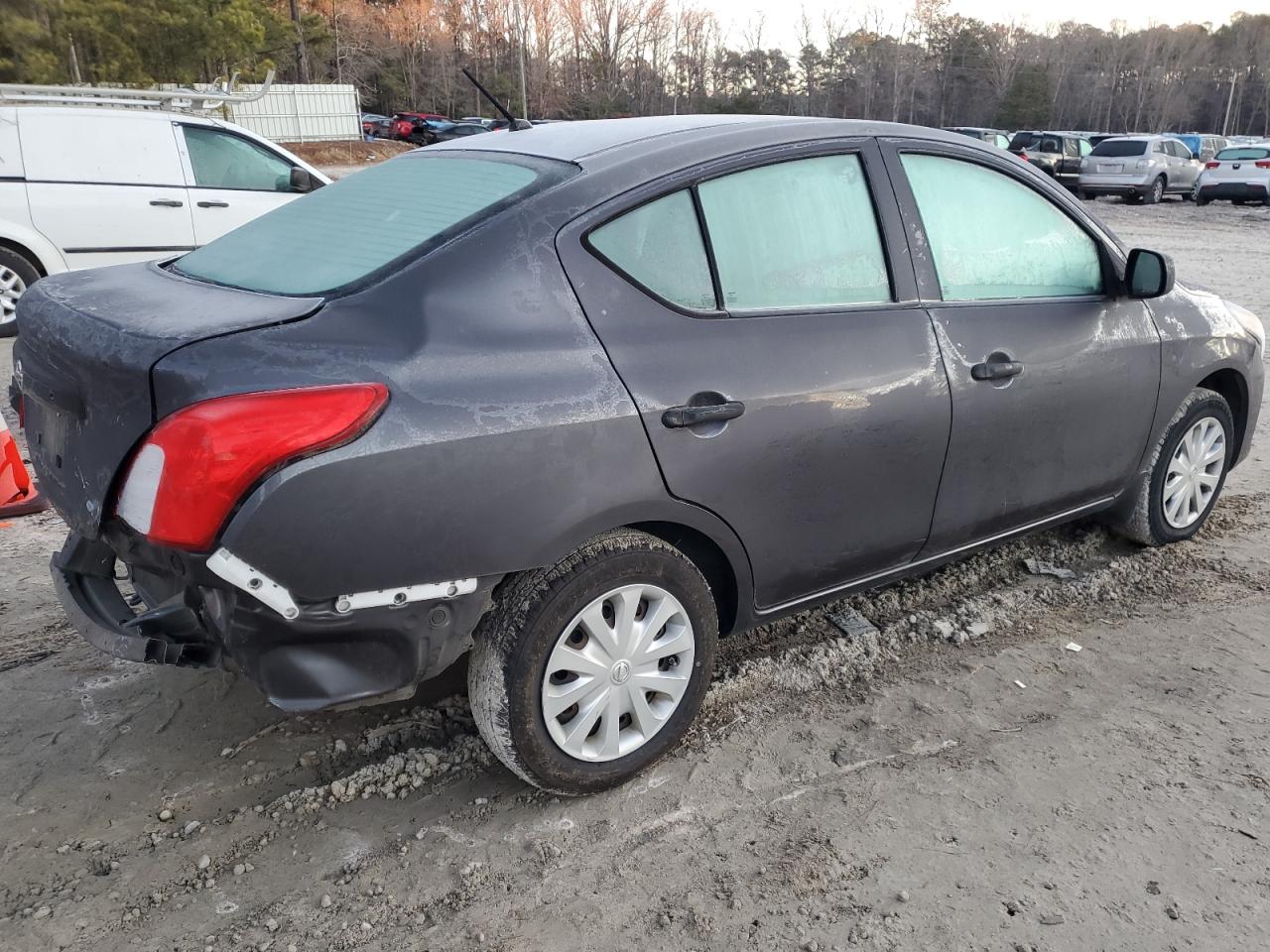 Photo 2 VIN: 3N1CN7AP2FL935215 - NISSAN VERSA 