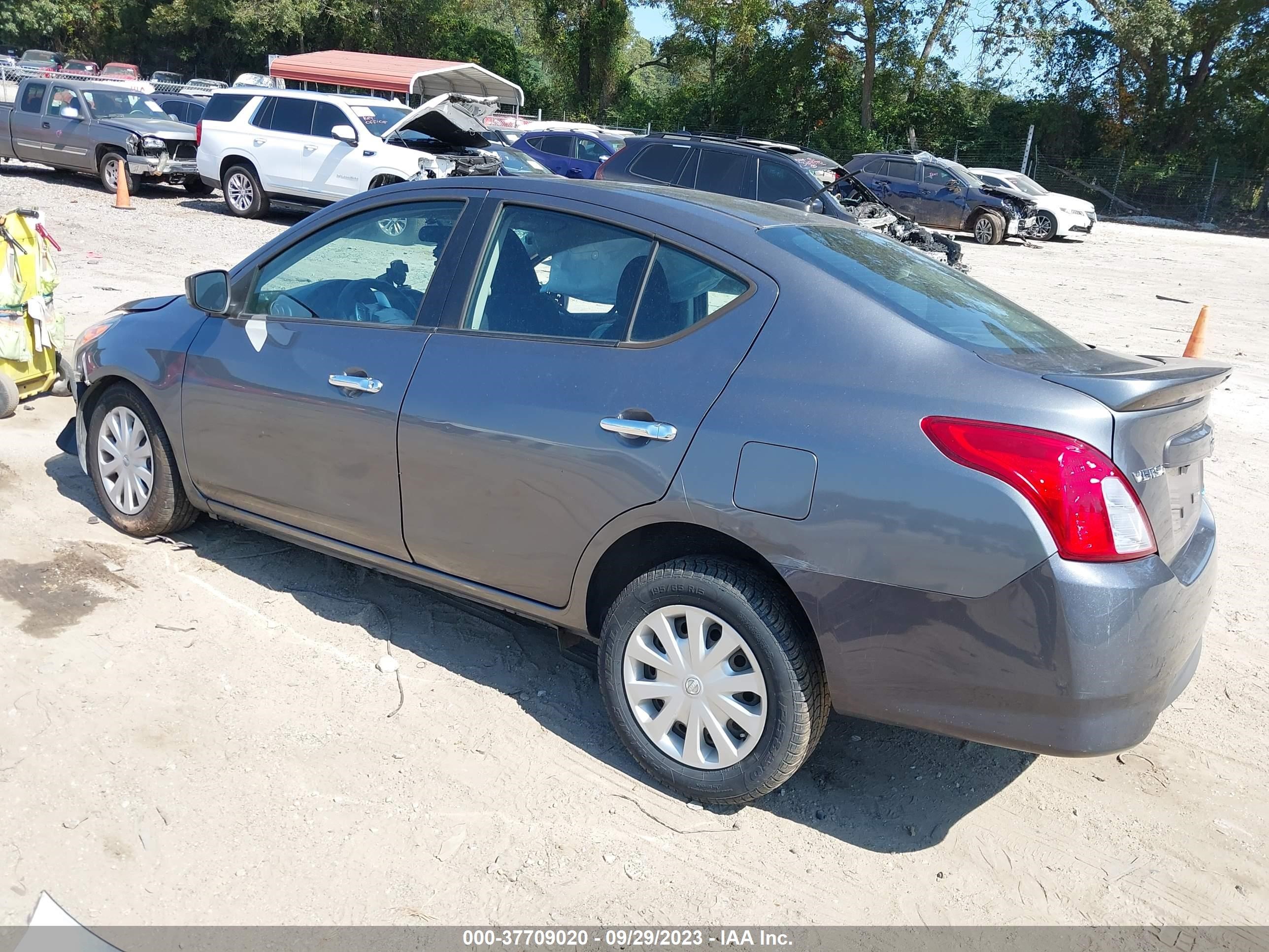 Photo 2 VIN: 3N1CN7AP2GL827906 - NISSAN VERSA 