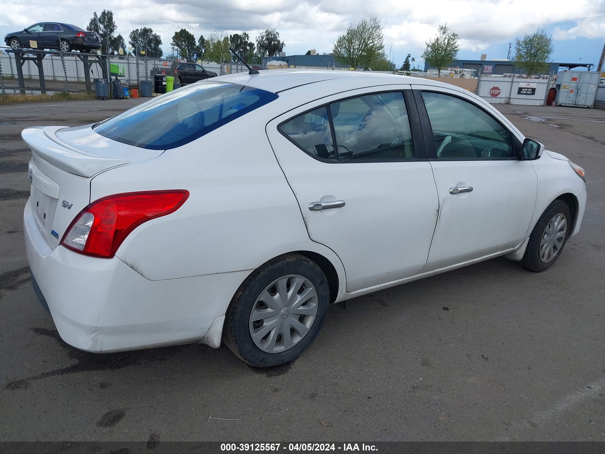 Photo 11 VIN: 3N1CN7AP2GL854104 - NISSAN VERSA 