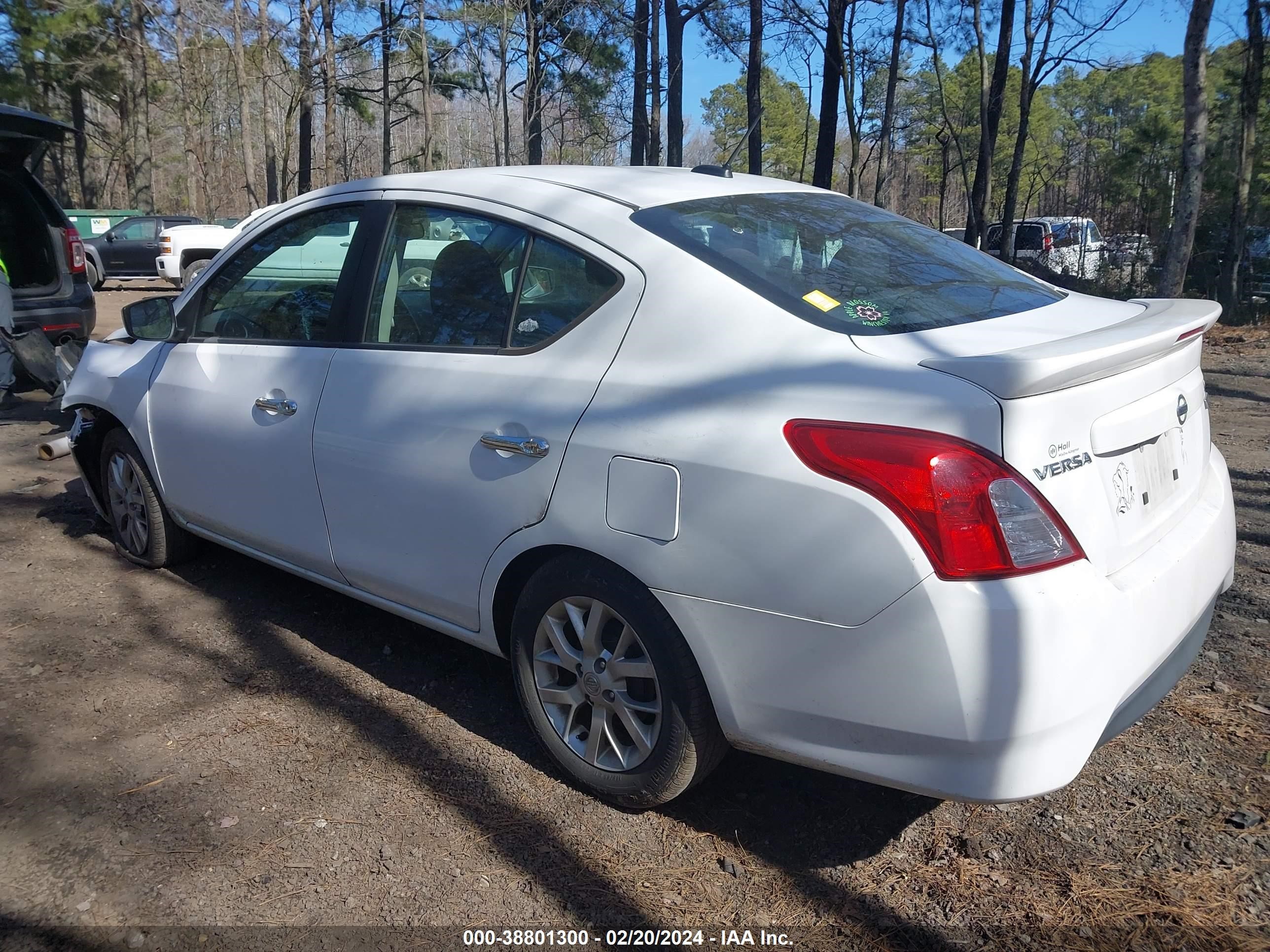 Photo 2 VIN: 3N1CN7AP2JL836600 - NISSAN VERSA 