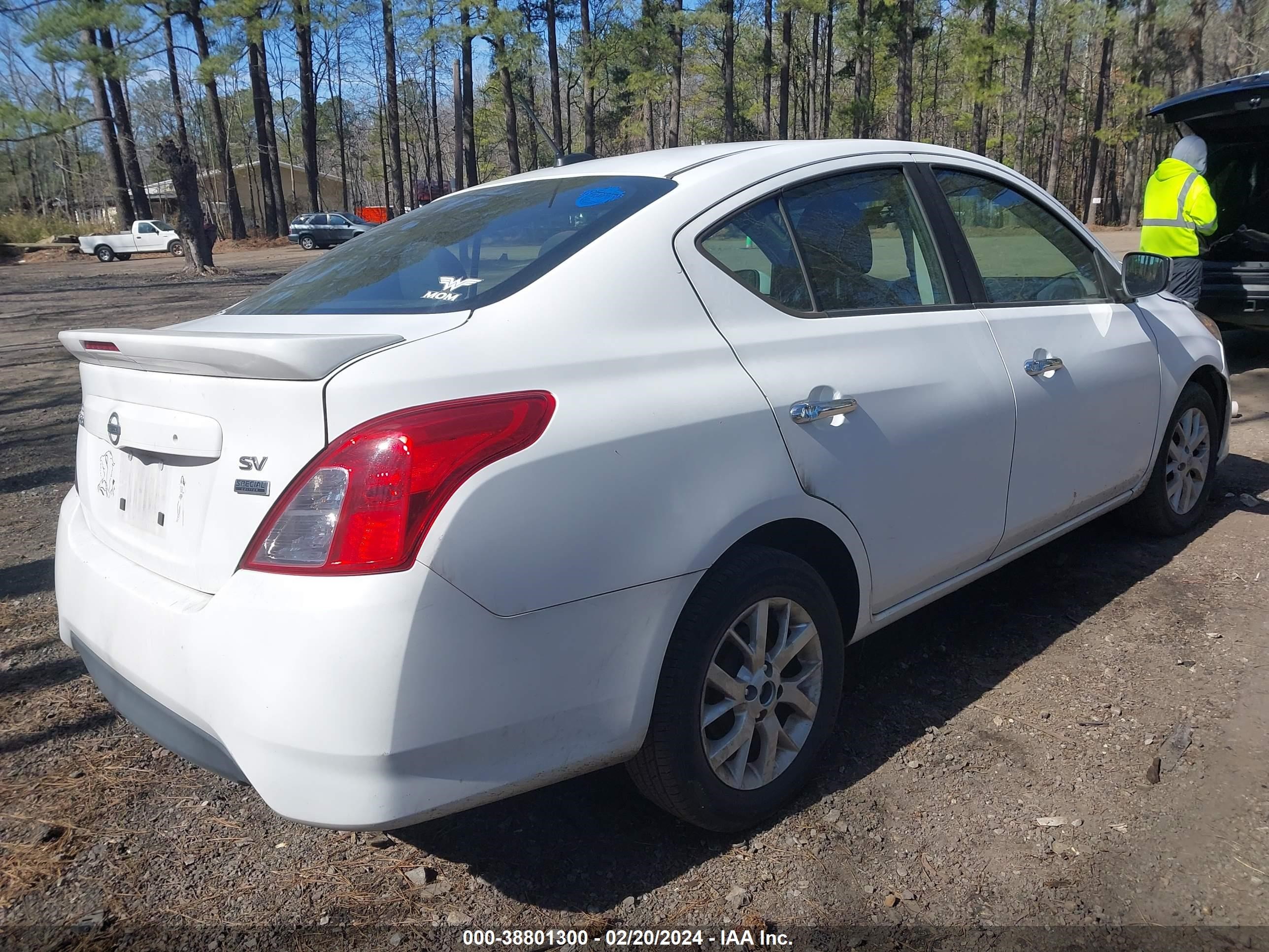 Photo 3 VIN: 3N1CN7AP2JL836600 - NISSAN VERSA 