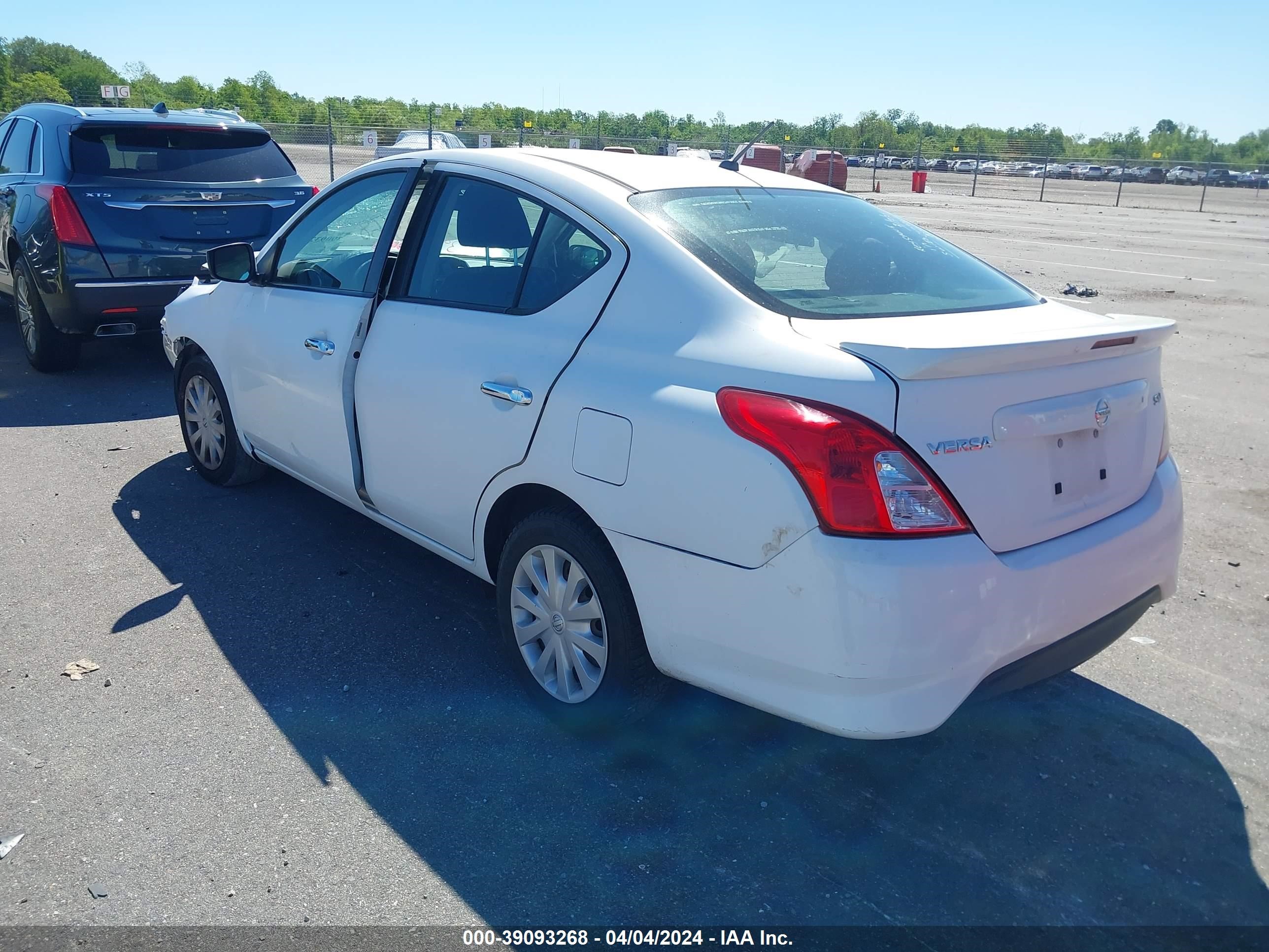 Photo 2 VIN: 3N1CN7AP2JL872531 - NISSAN VERSA 