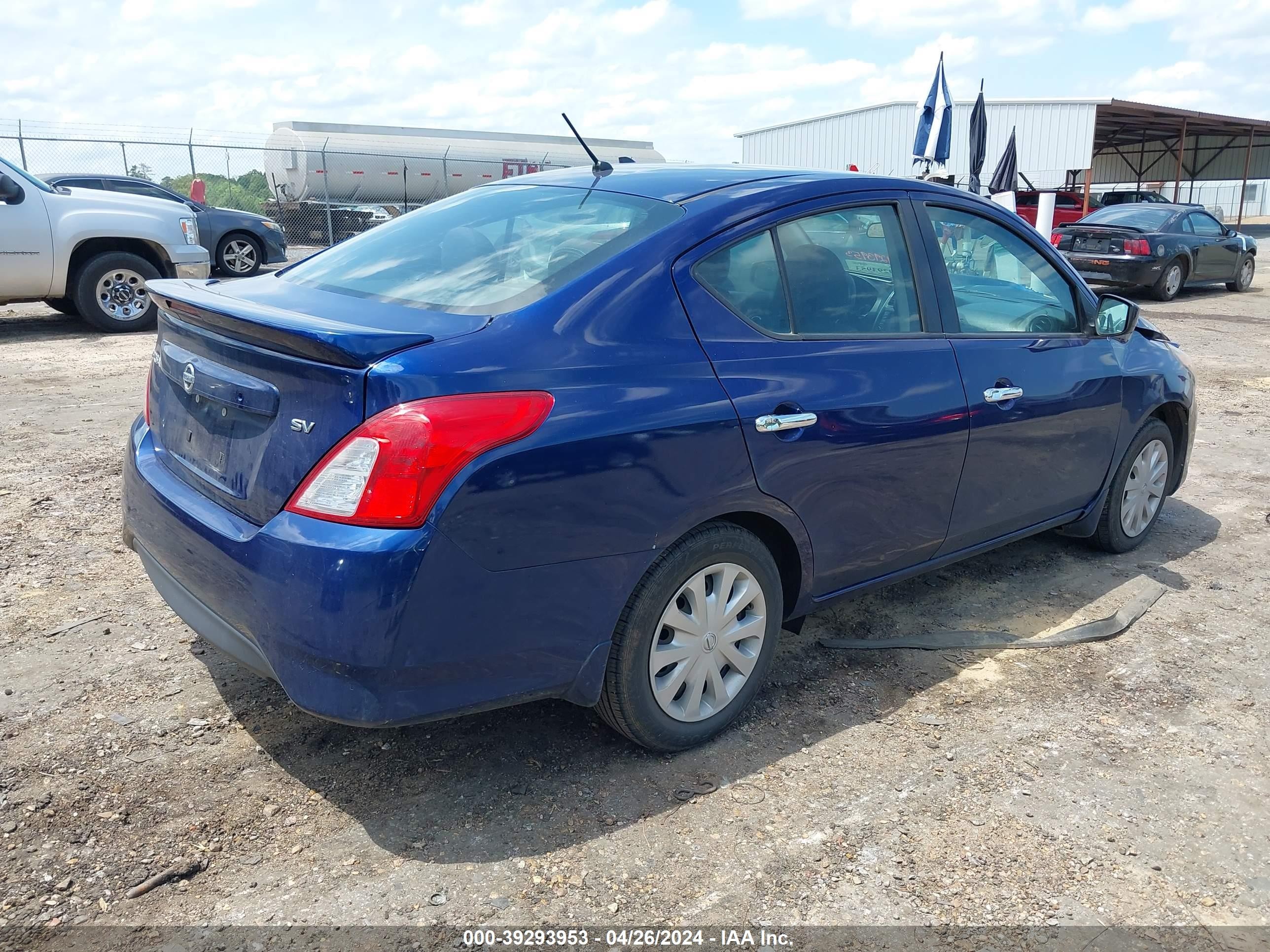 Photo 3 VIN: 3N1CN7AP2JL883173 - NISSAN VERSA 