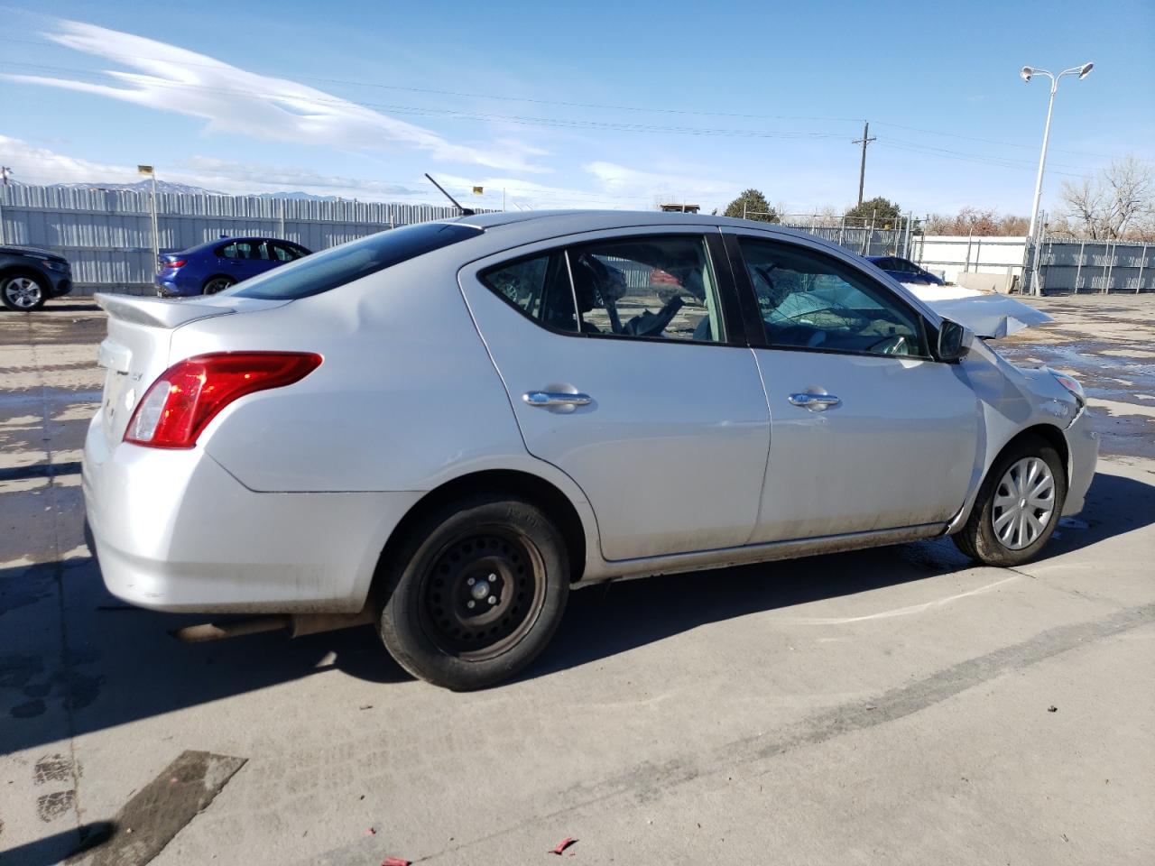 Photo 2 VIN: 3N1CN7AP2JL886543 - NISSAN VERSA 