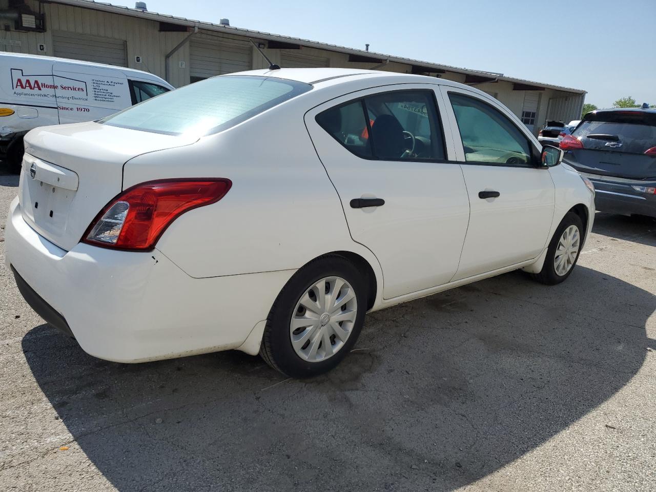 Photo 2 VIN: 3N1CN7AP2KL807129 - NISSAN VERSA 