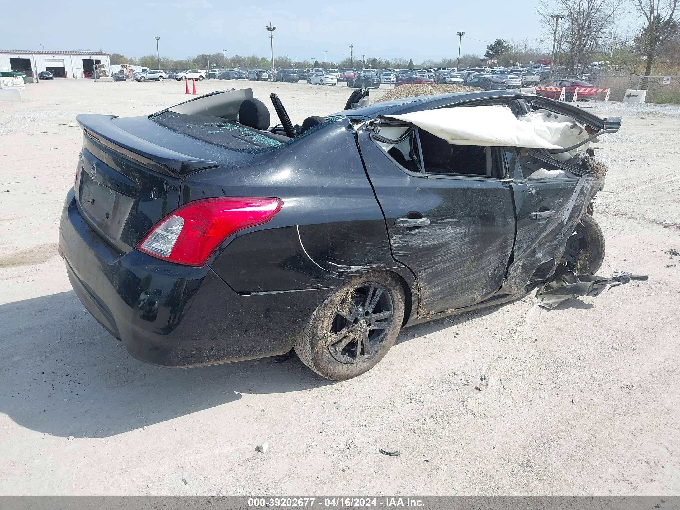 Photo 3 VIN: 3N1CN7AP2KL823668 - NISSAN VERSA 