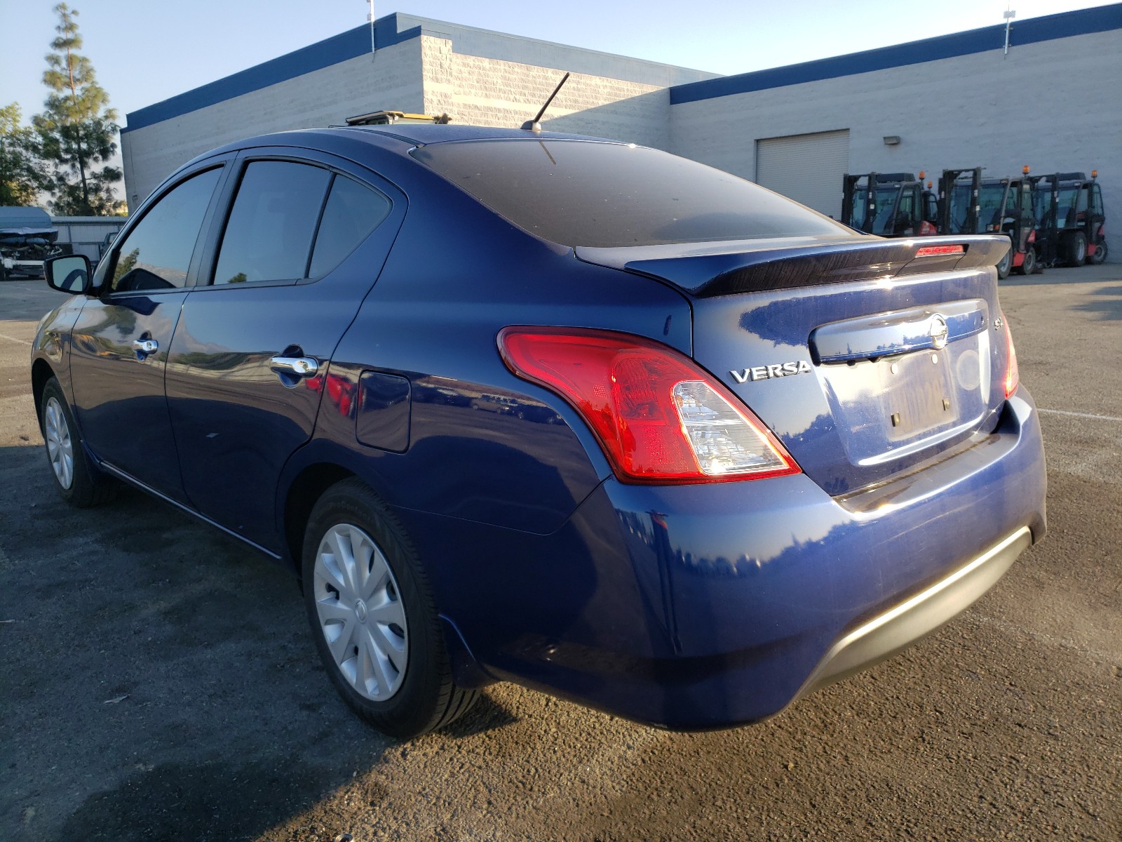 Photo 2 VIN: 3N1CN7AP2KL840647 - NISSAN VERSA S 