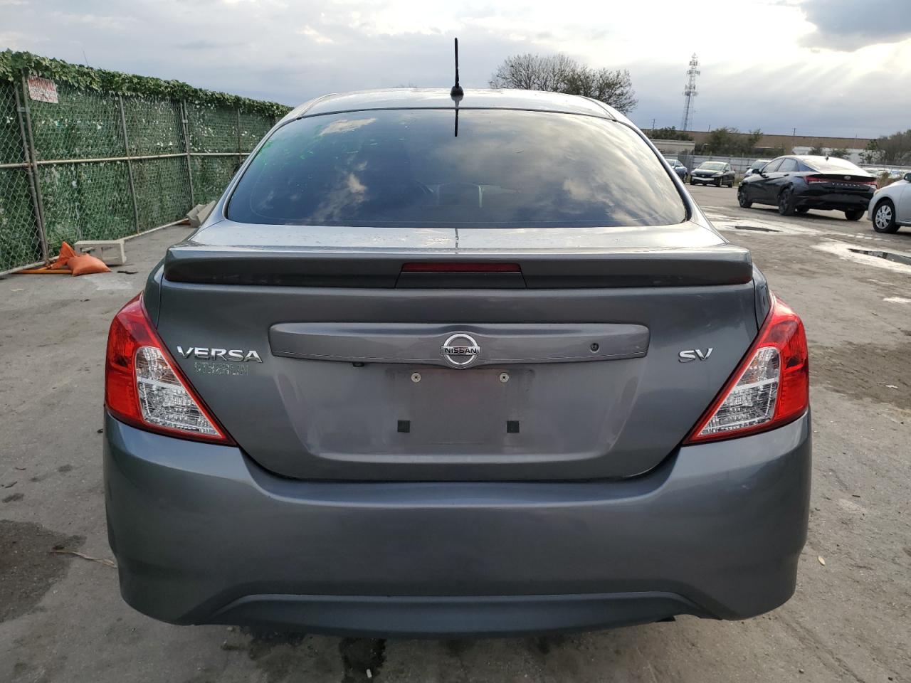 Photo 5 VIN: 3N1CN7AP2KL881392 - NISSAN VERSA 