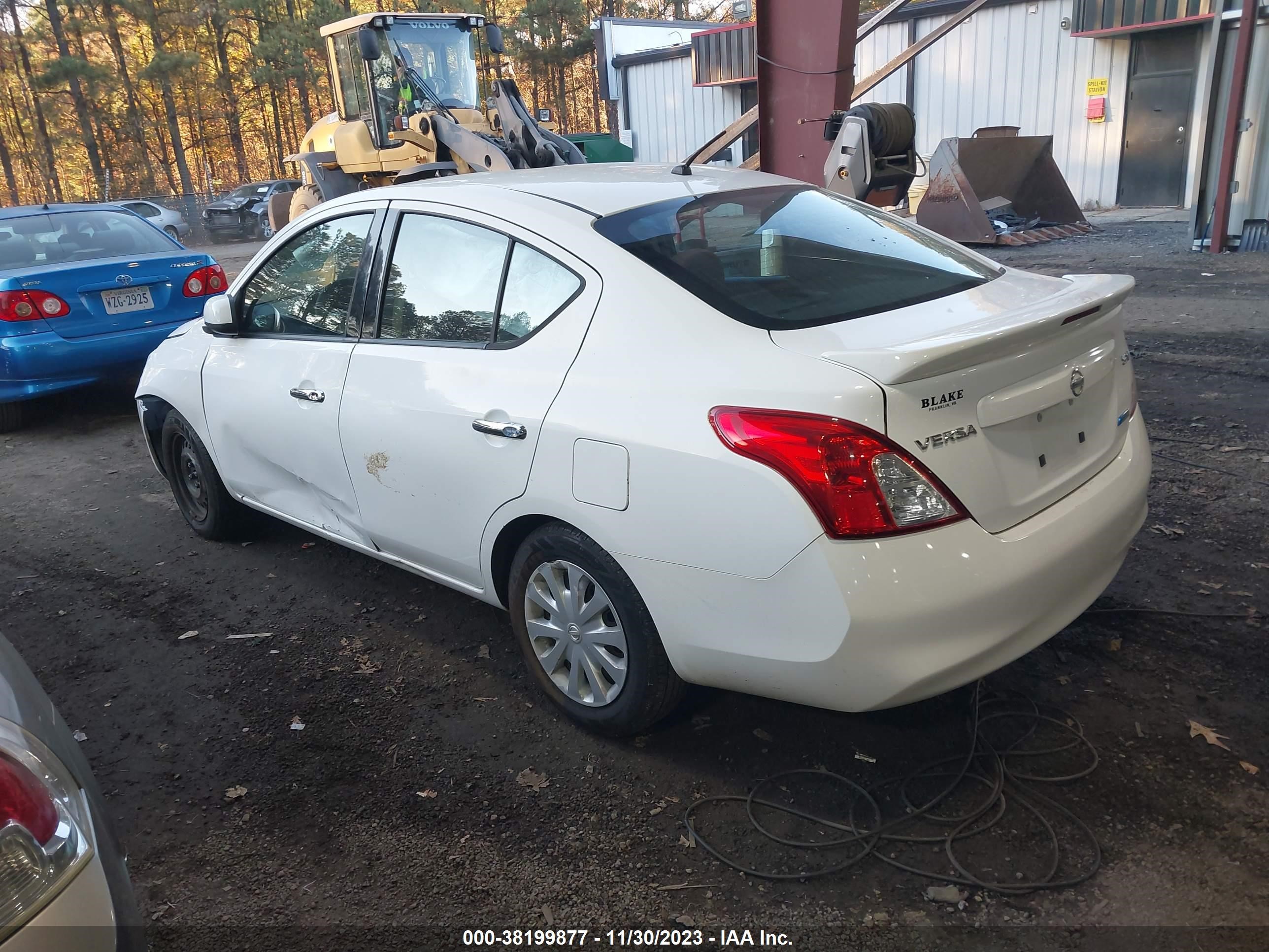 Photo 2 VIN: 3N1CN7AP3EL844985 - NISSAN VERSA 