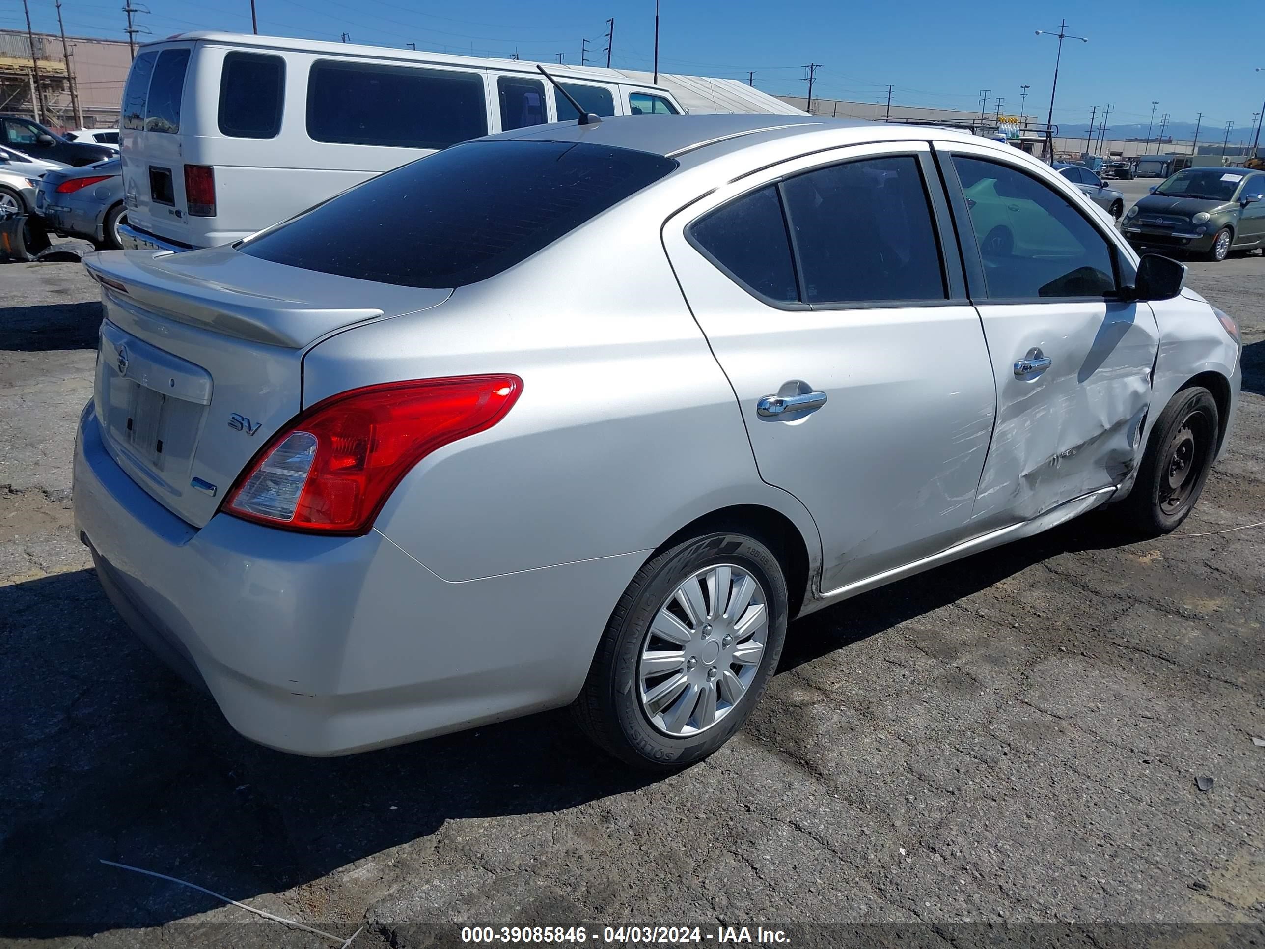 Photo 3 VIN: 3N1CN7AP3FL800132 - NISSAN VERSA 