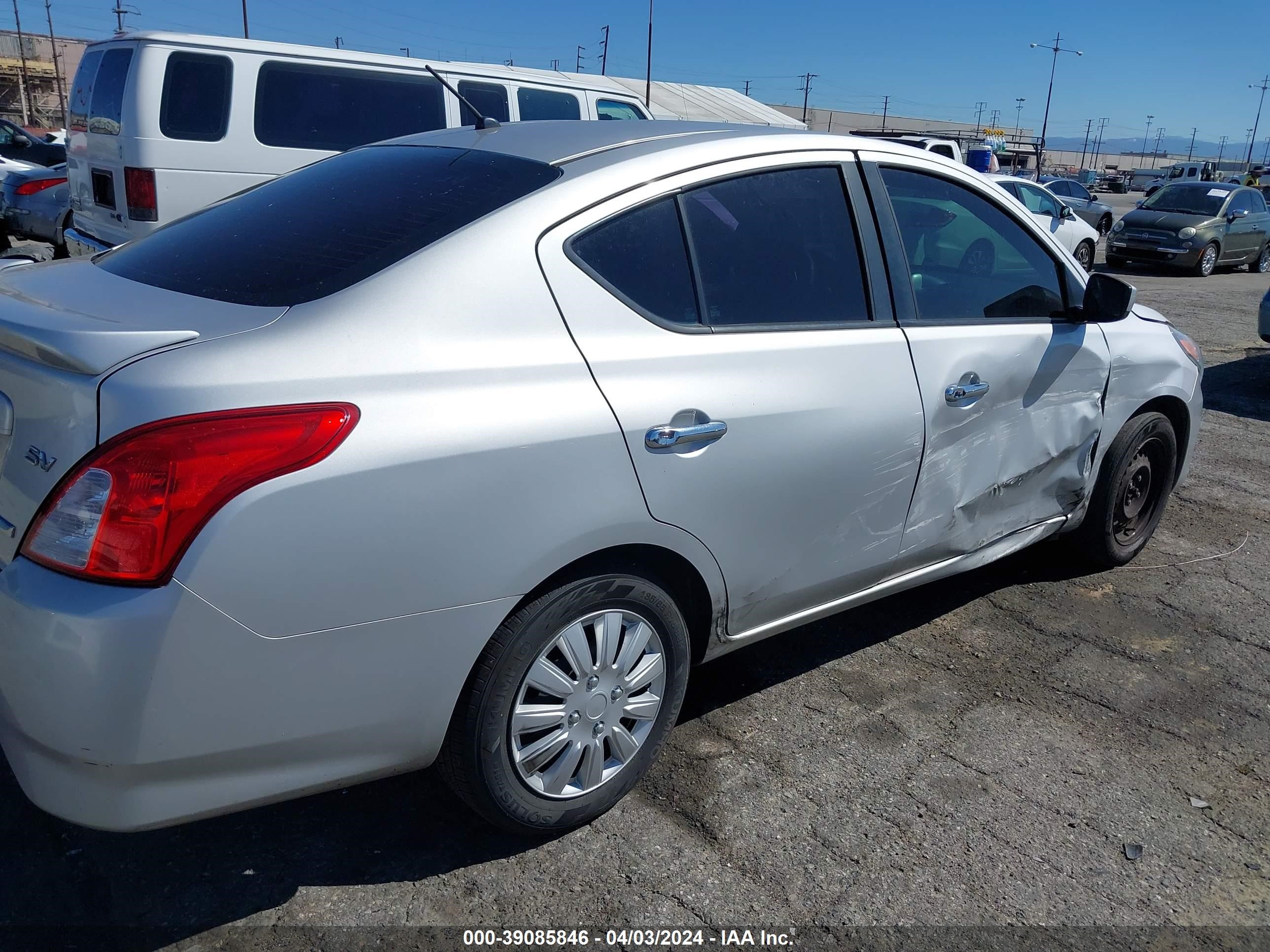 Photo 5 VIN: 3N1CN7AP3FL800132 - NISSAN VERSA 