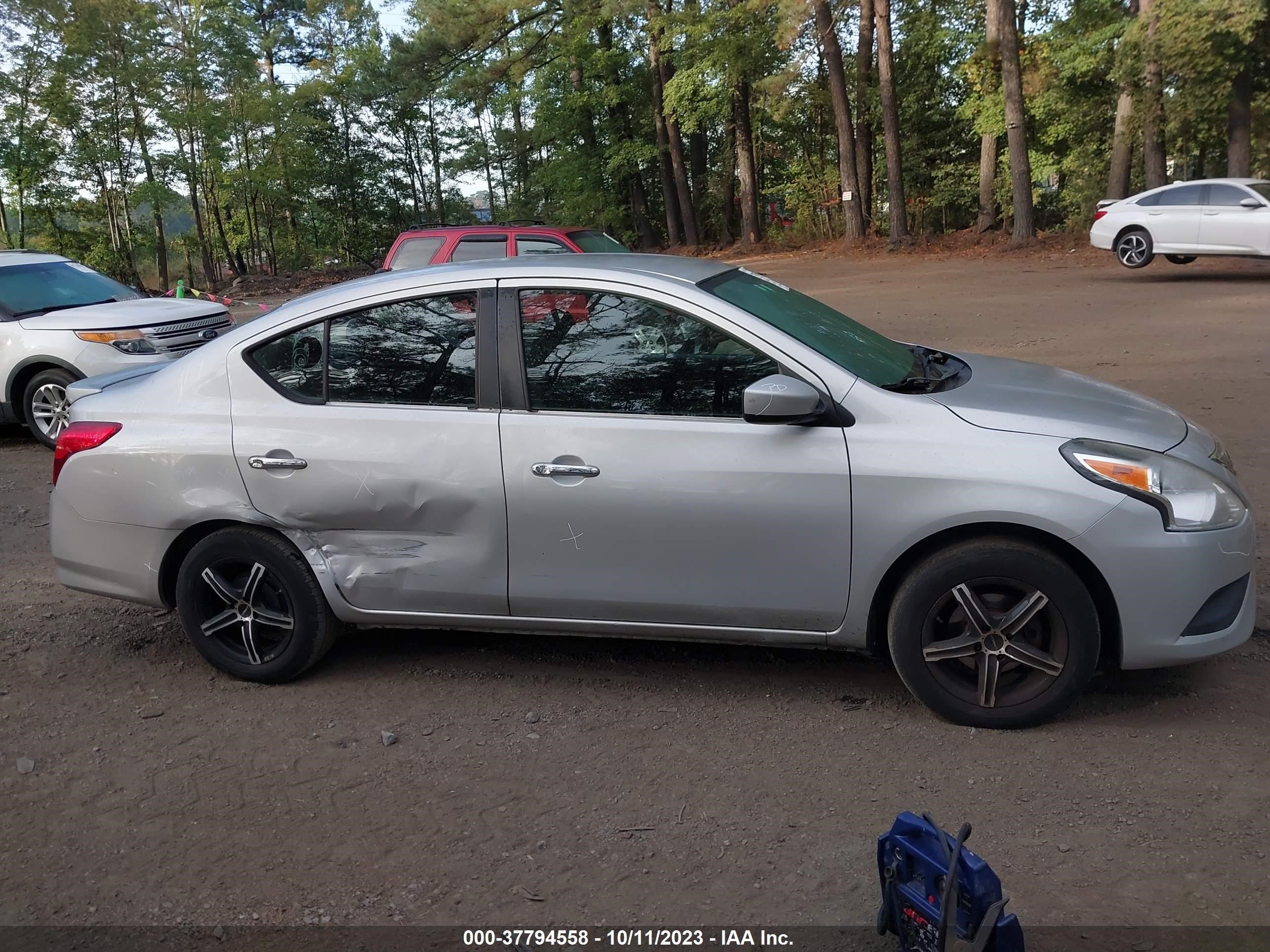 Photo 12 VIN: 3N1CN7AP3FL872755 - NISSAN VERSA 