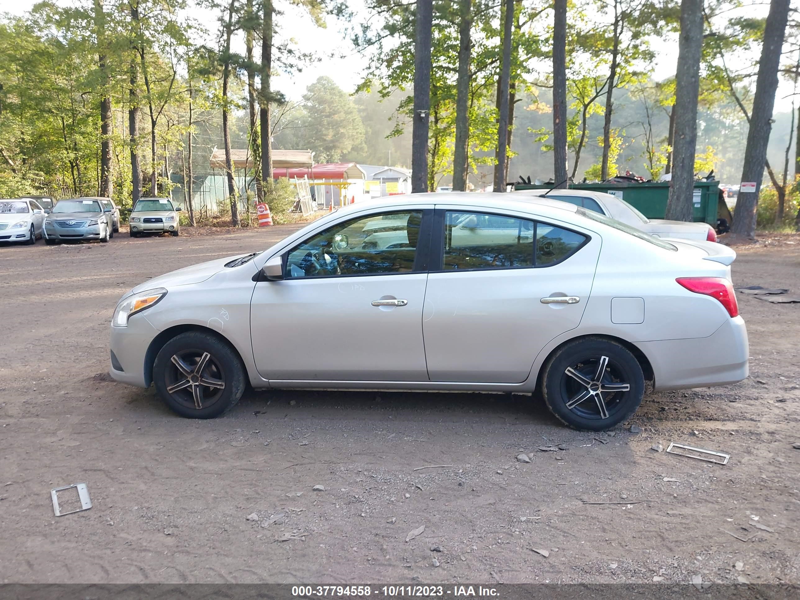 Photo 13 VIN: 3N1CN7AP3FL872755 - NISSAN VERSA 