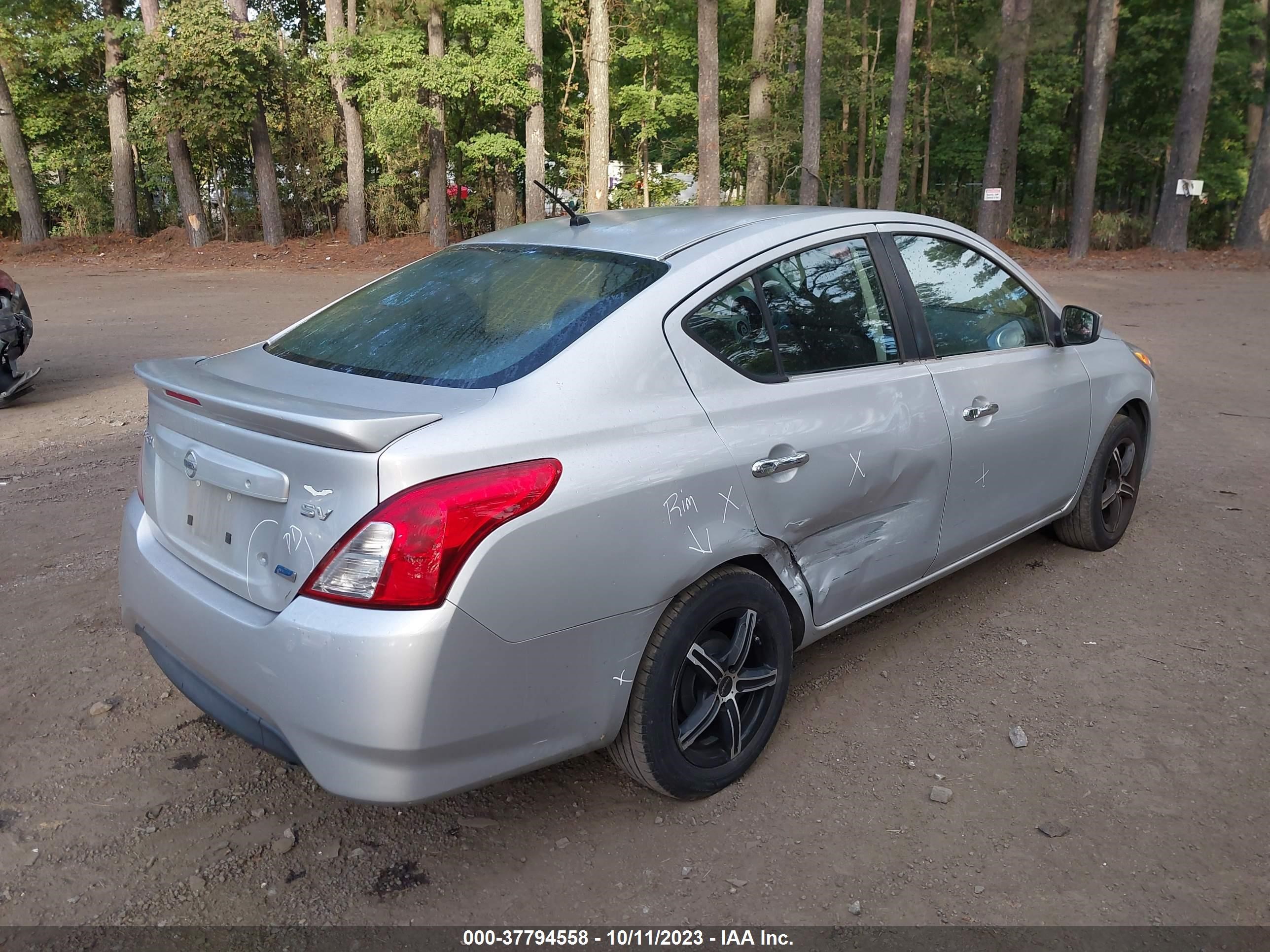 Photo 3 VIN: 3N1CN7AP3FL872755 - NISSAN VERSA 