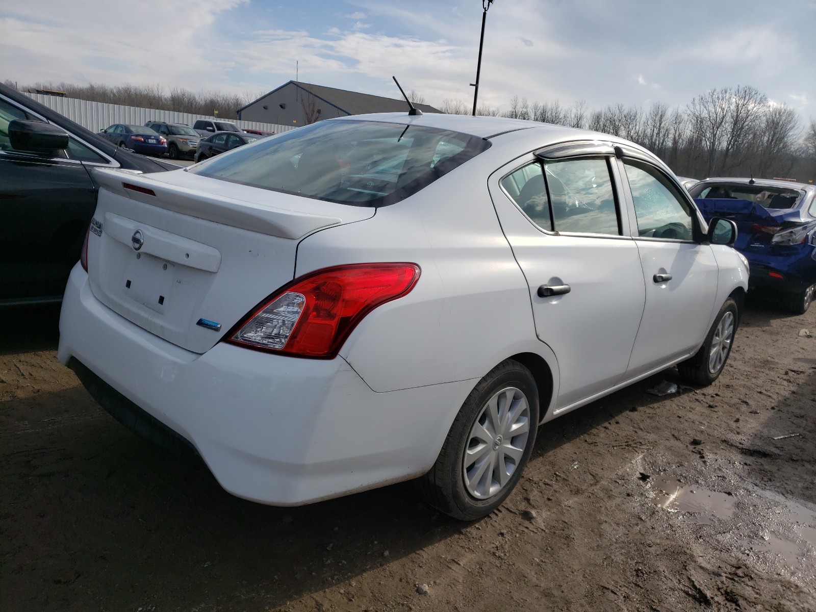 Photo 3 VIN: 3N1CN7AP3FL888373 - NISSAN VERSA S 