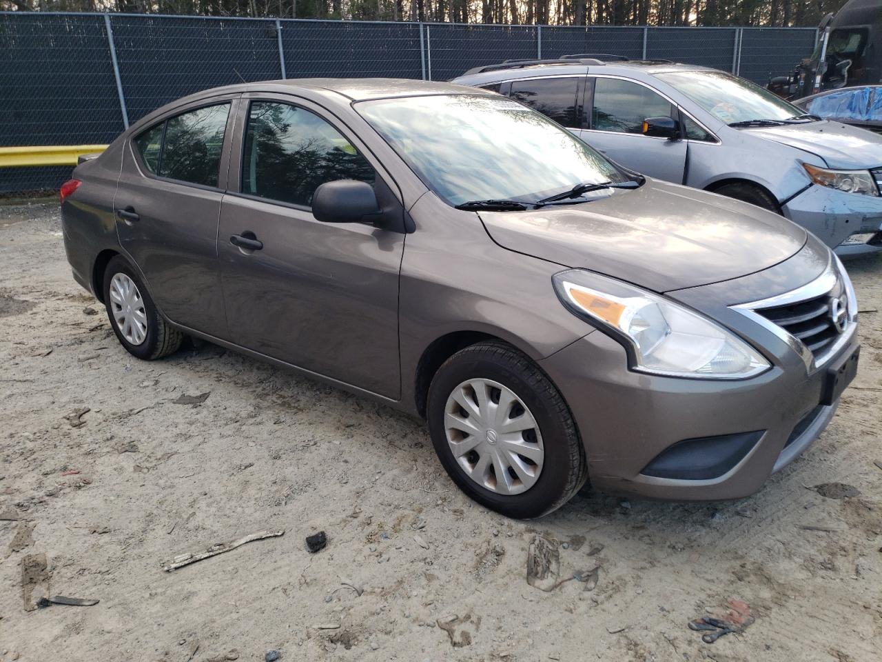 Photo 3 VIN: 3N1CN7AP3FL945381 - NISSAN VERSA 