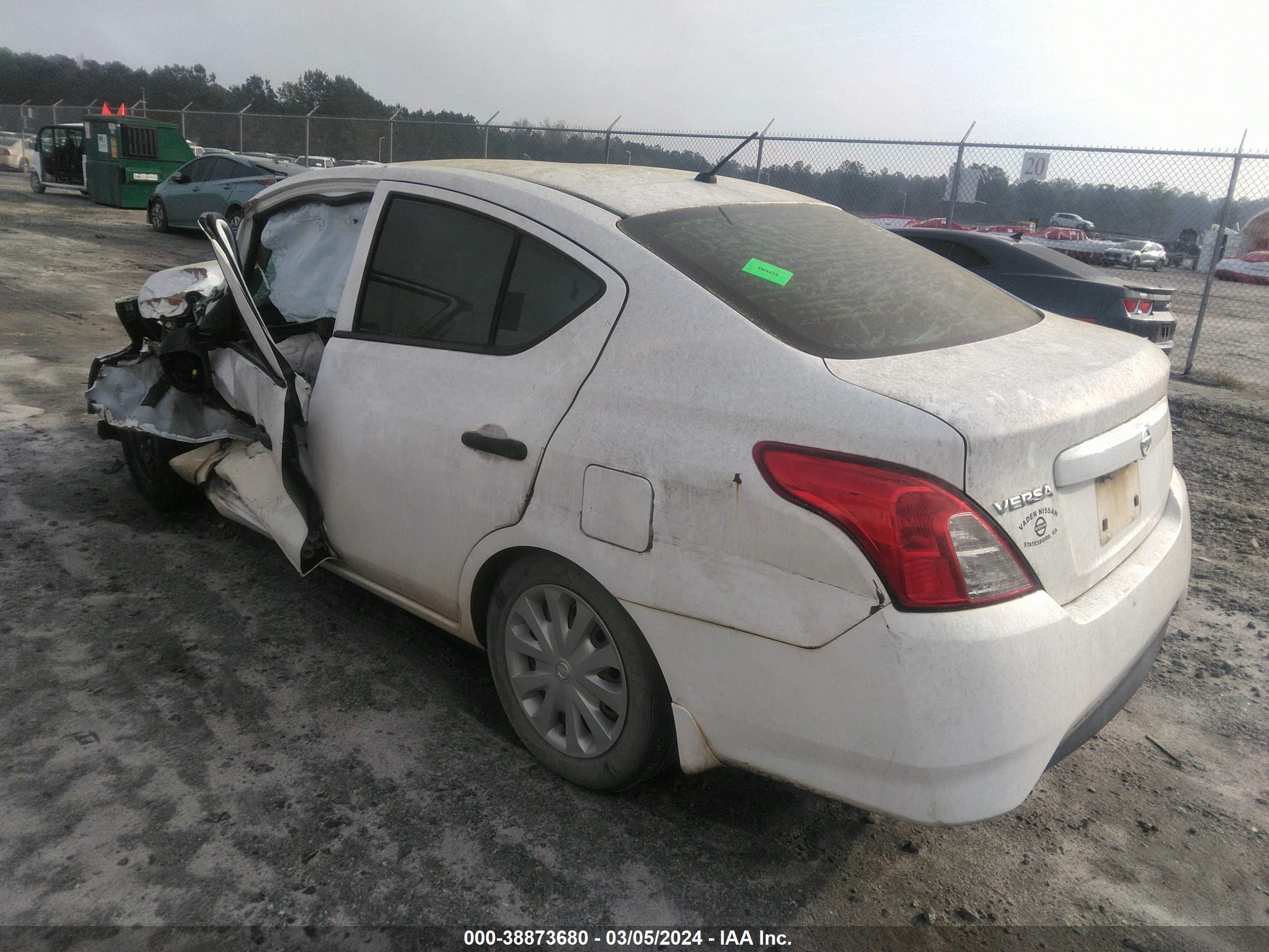 Photo 2 VIN: 3N1CN7AP3FL949186 - NISSAN VERSA 