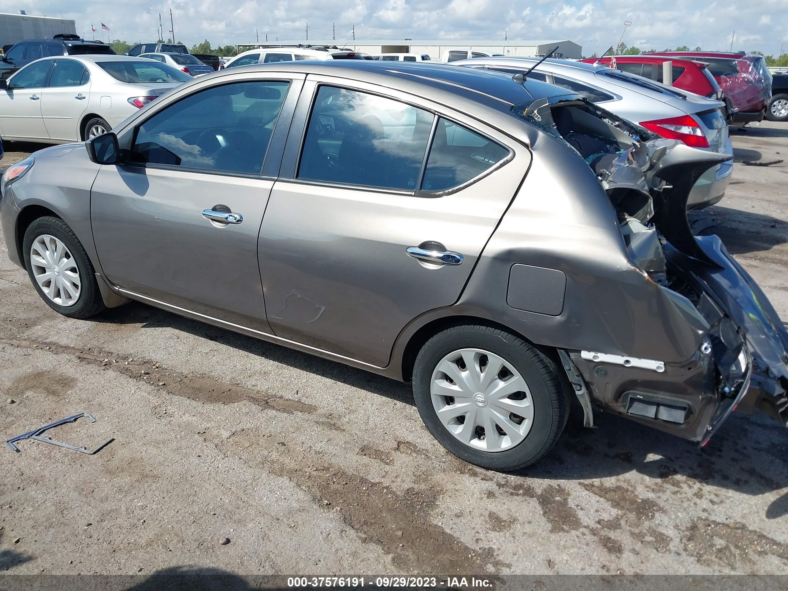 Photo 13 VIN: 3N1CN7AP3GL897804 - NISSAN VERSA 