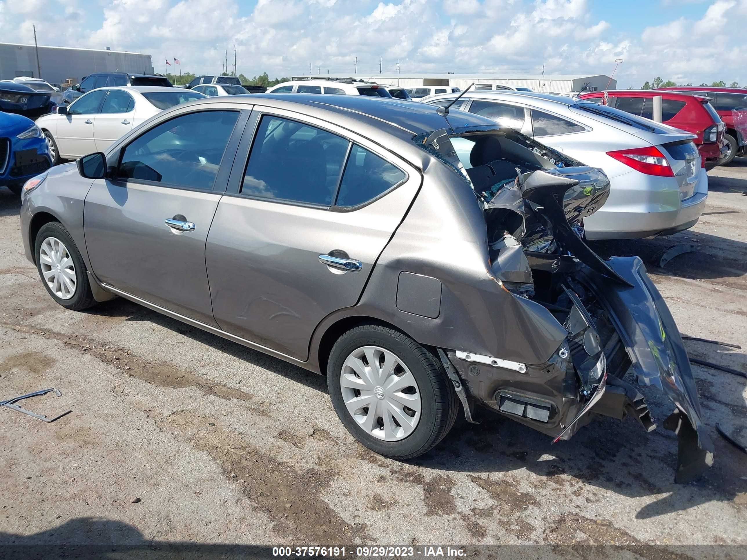 Photo 2 VIN: 3N1CN7AP3GL897804 - NISSAN VERSA 