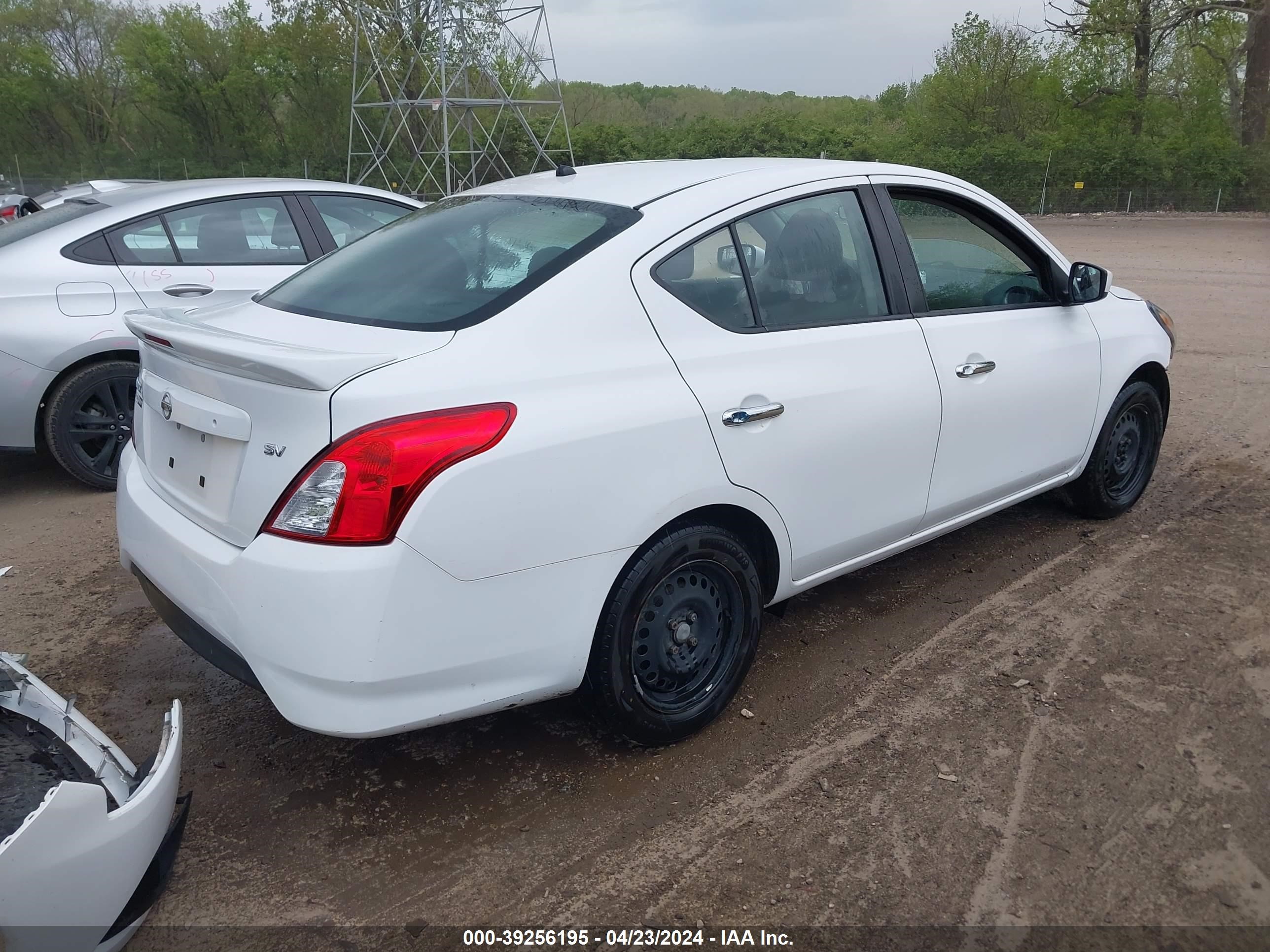 Photo 3 VIN: 3N1CN7AP3JL807980 - NISSAN VERSA 