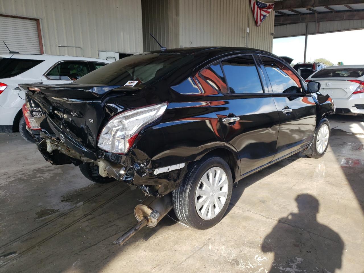 Photo 2 VIN: 3N1CN7AP3KL806975 - NISSAN VERSA 