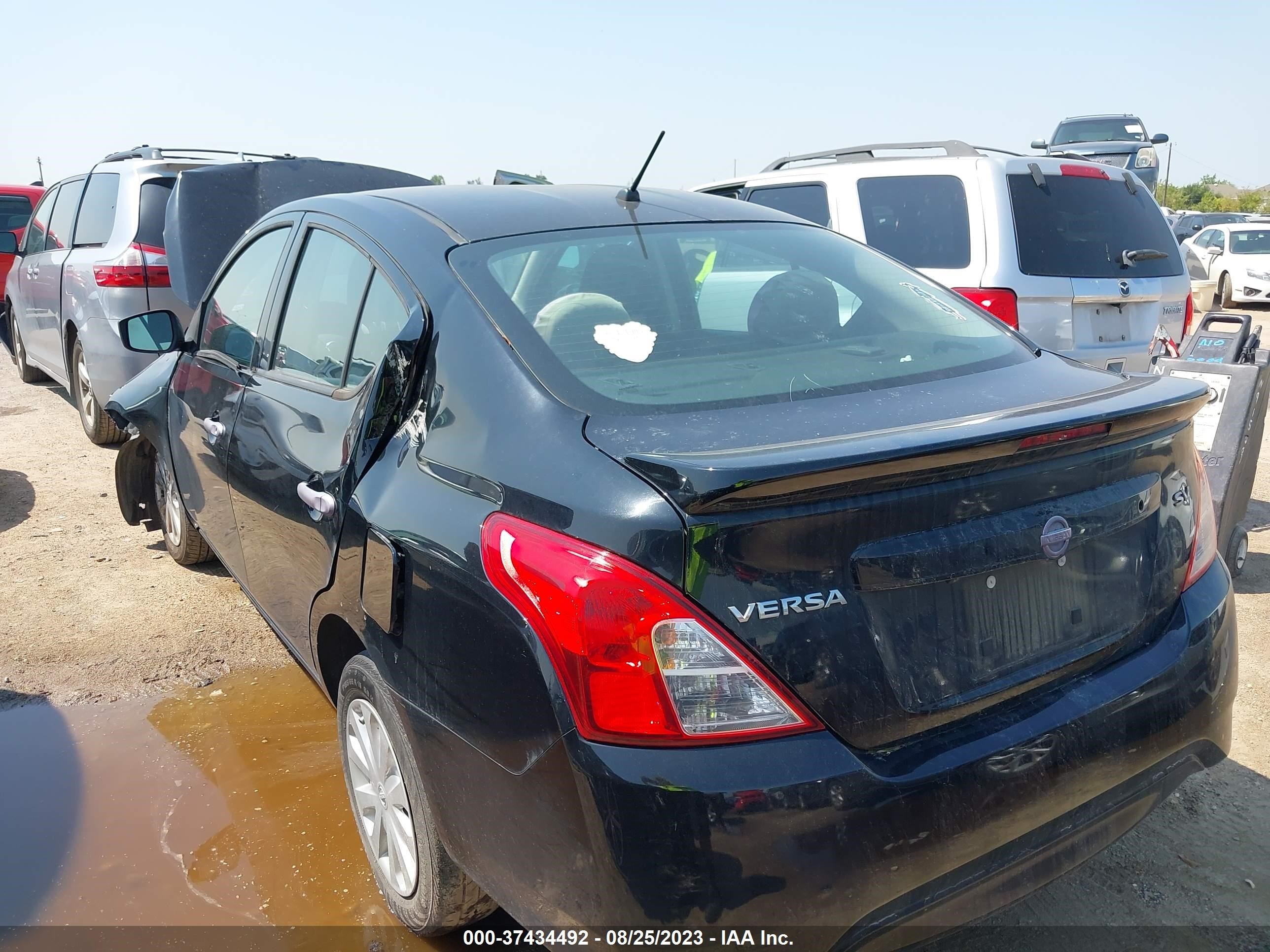 Photo 2 VIN: 3N1CN7AP3KL813425 - NISSAN VERSA 