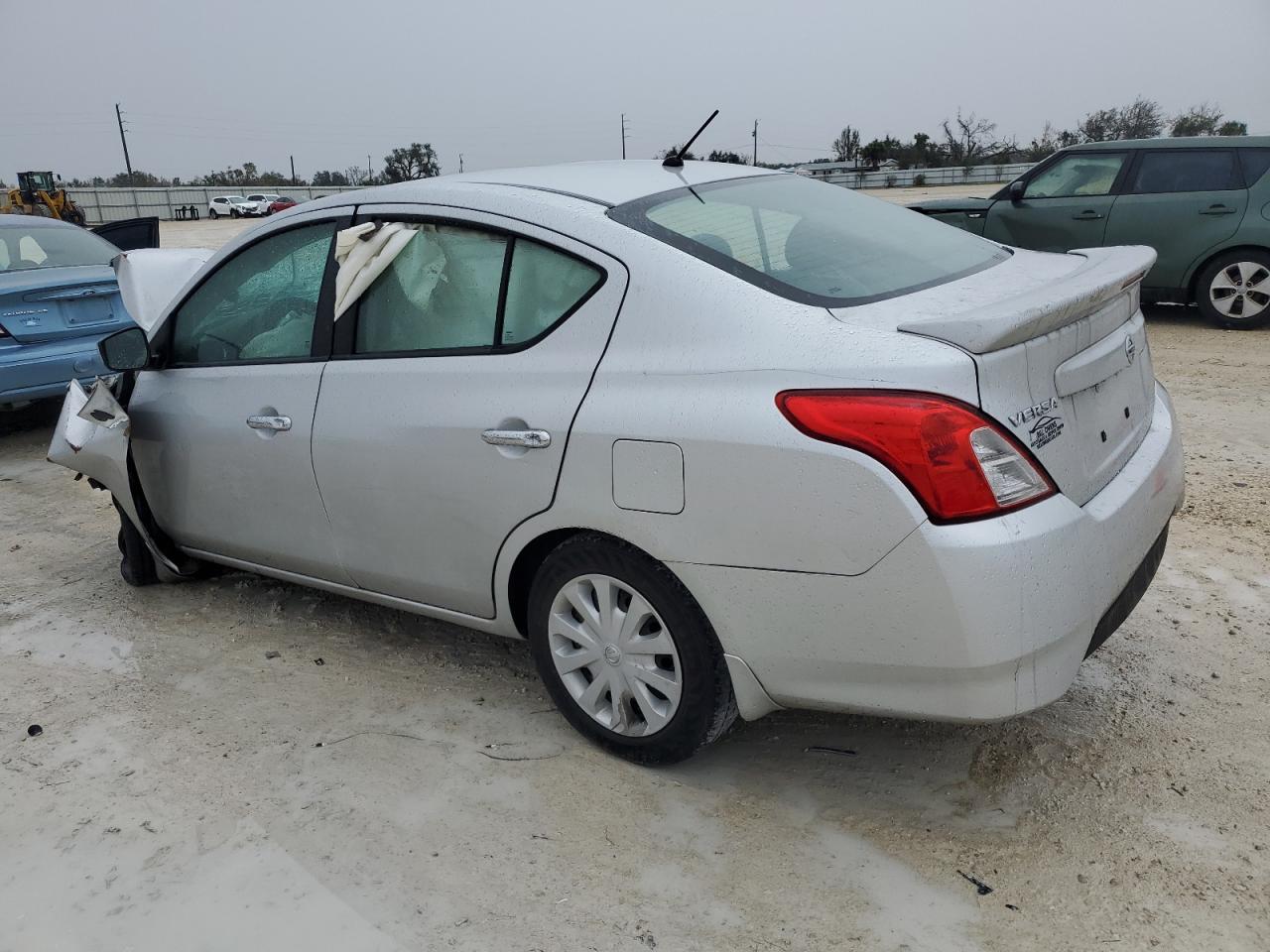 Photo 1 VIN: 3N1CN7AP3KL817359 - NISSAN VERSA 