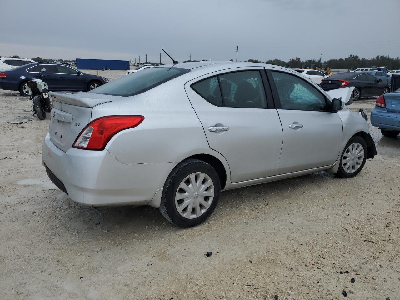 Photo 2 VIN: 3N1CN7AP3KL817359 - NISSAN VERSA 