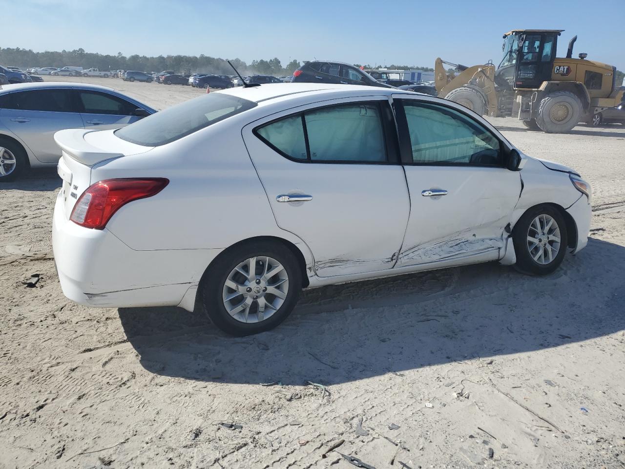 Photo 2 VIN: 3N1CN7AP3KL822402 - NISSAN VERSA 