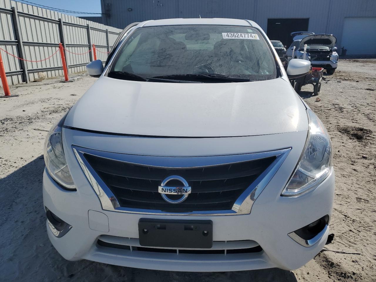 Photo 4 VIN: 3N1CN7AP3KL822402 - NISSAN VERSA 