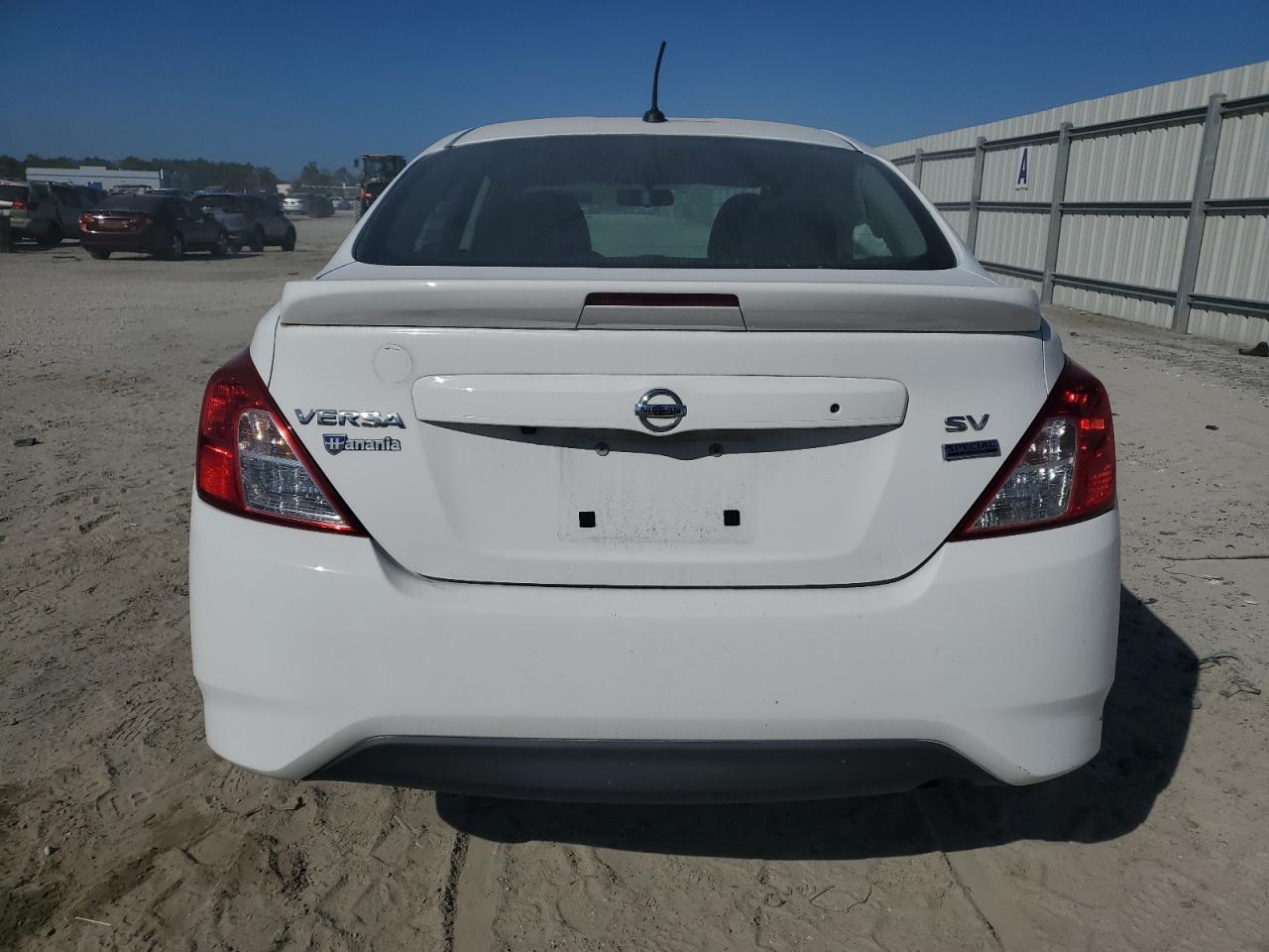 Photo 5 VIN: 3N1CN7AP3KL822402 - NISSAN VERSA 