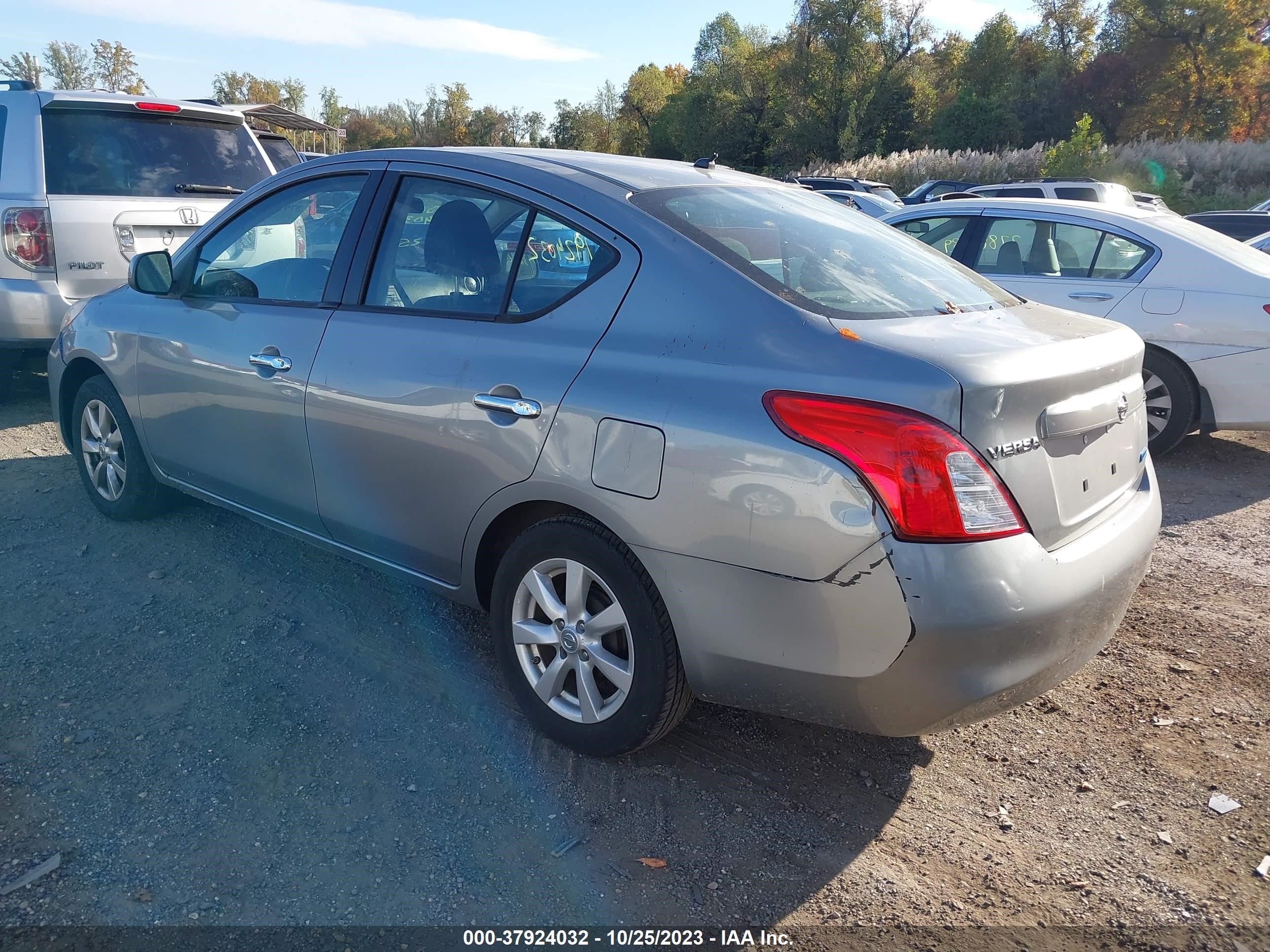 Photo 2 VIN: 3N1CN7AP4CL847987 - NISSAN VERSA 