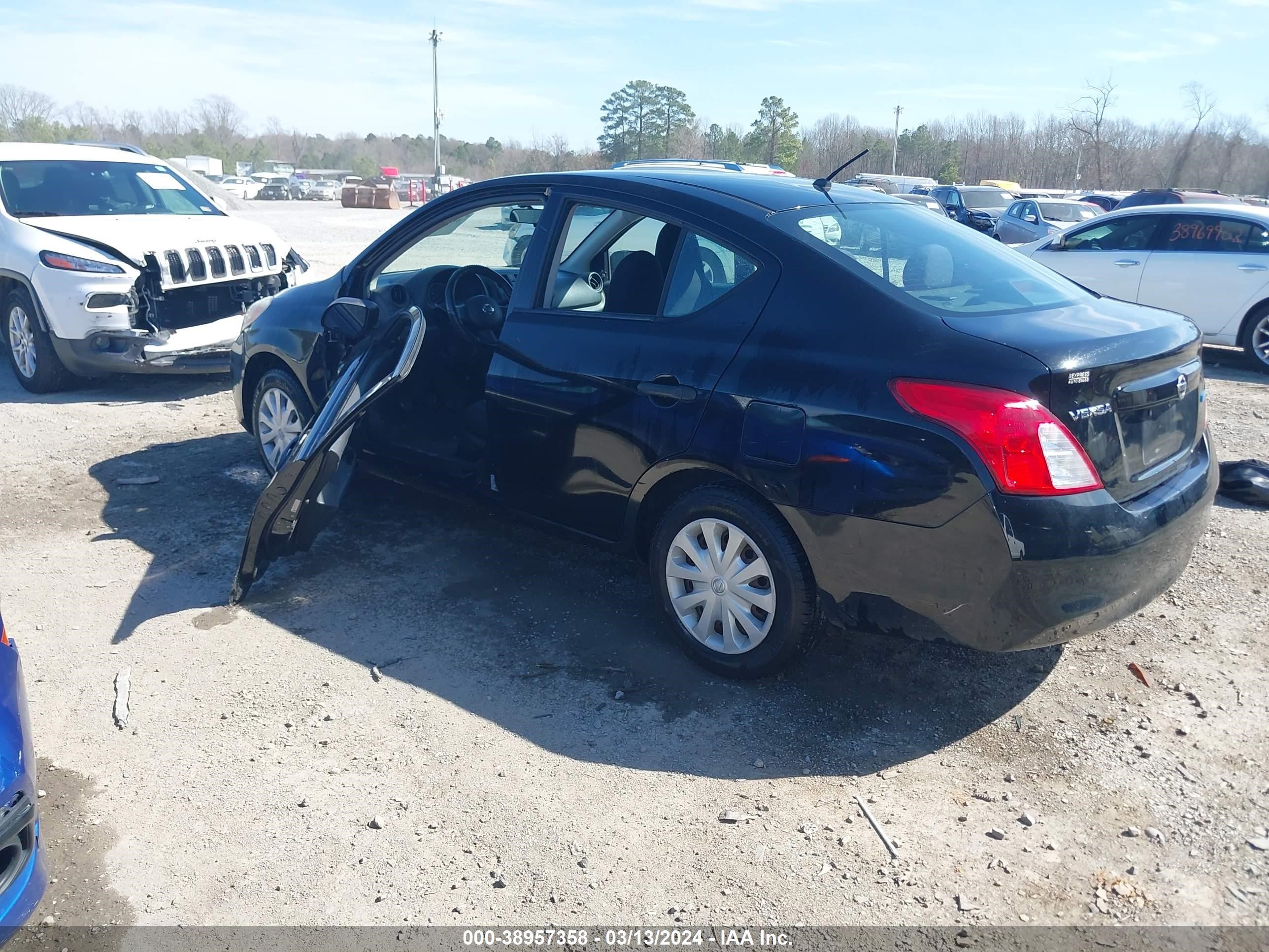 Photo 2 VIN: 3N1CN7AP4DL875581 - NISSAN VERSA 