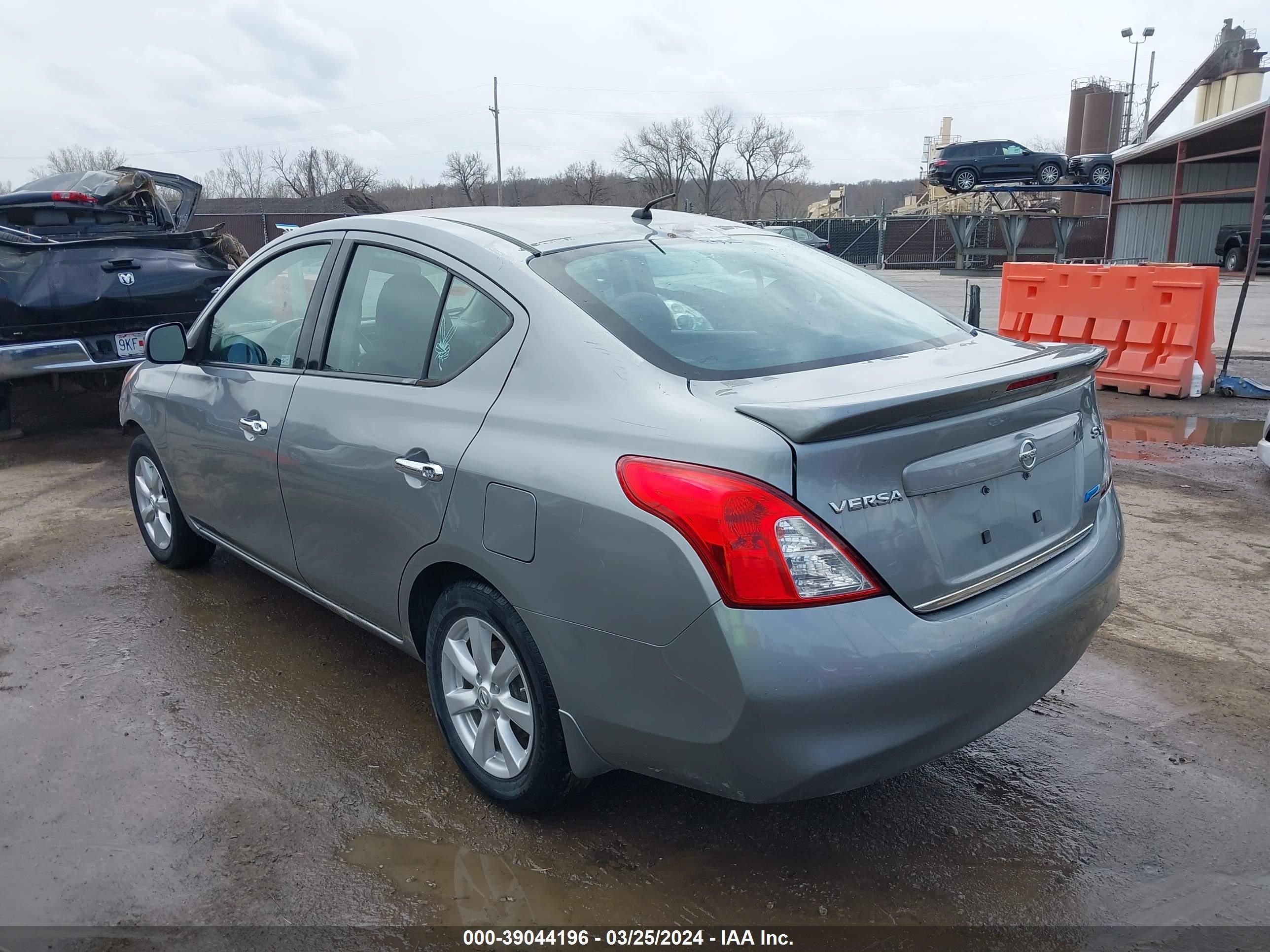 Photo 2 VIN: 3N1CN7AP4EL845546 - NISSAN VERSA 