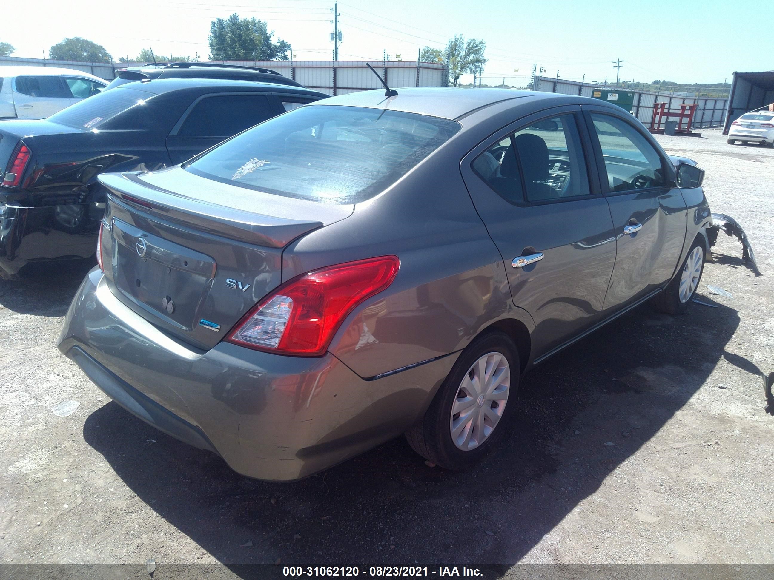 Photo 3 VIN: 3N1CN7AP4FL818364 - NISSAN VERSA 