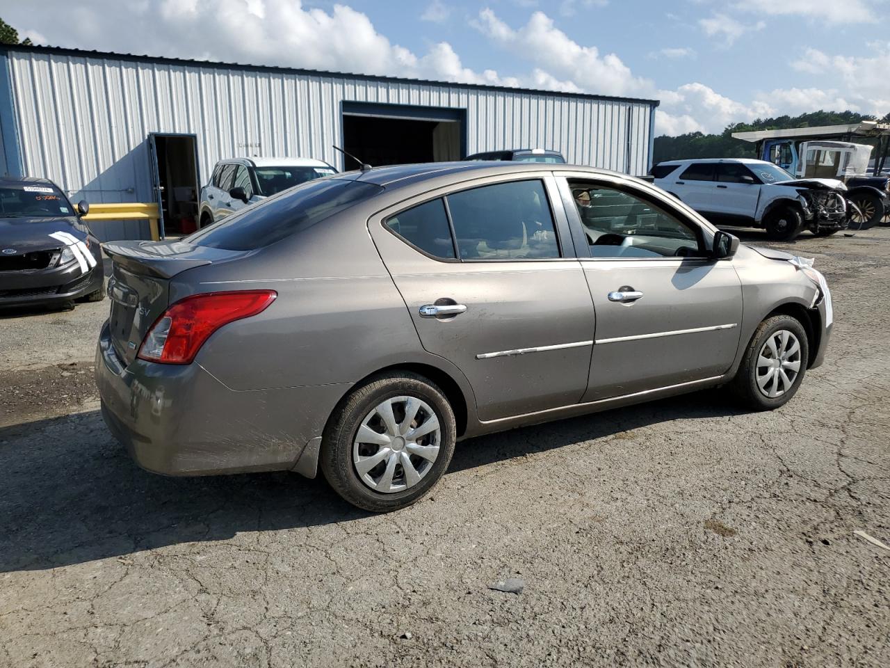 Photo 2 VIN: 3N1CN7AP4FL840008 - NISSAN VERSA 