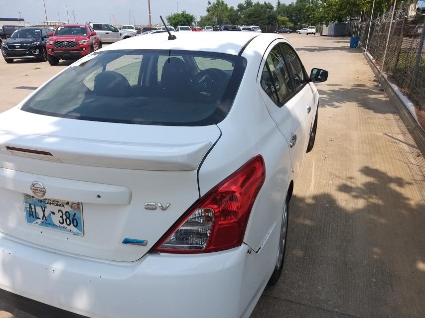 Photo 3 VIN: 3N1CN7AP4FL900515 - NISSAN VERSA S 