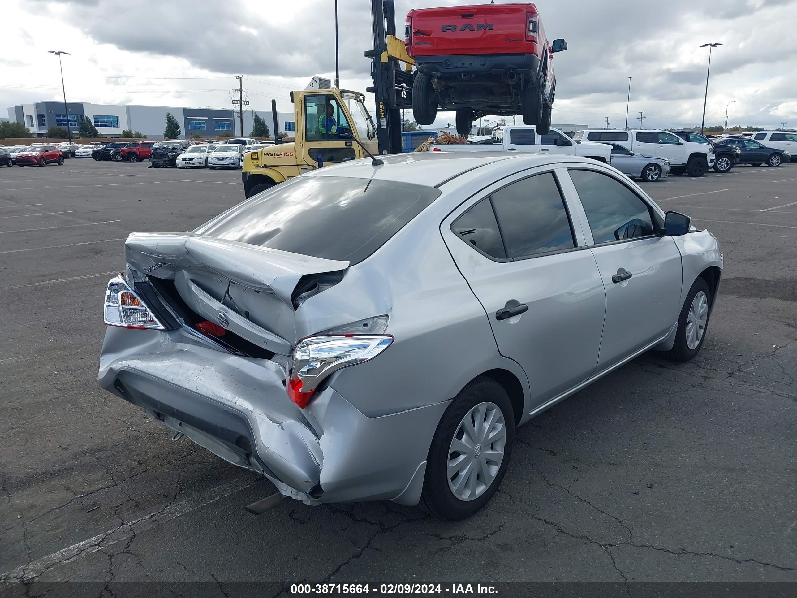 Photo 3 VIN: 3N1CN7AP4GL824182 - NISSAN VERSA 