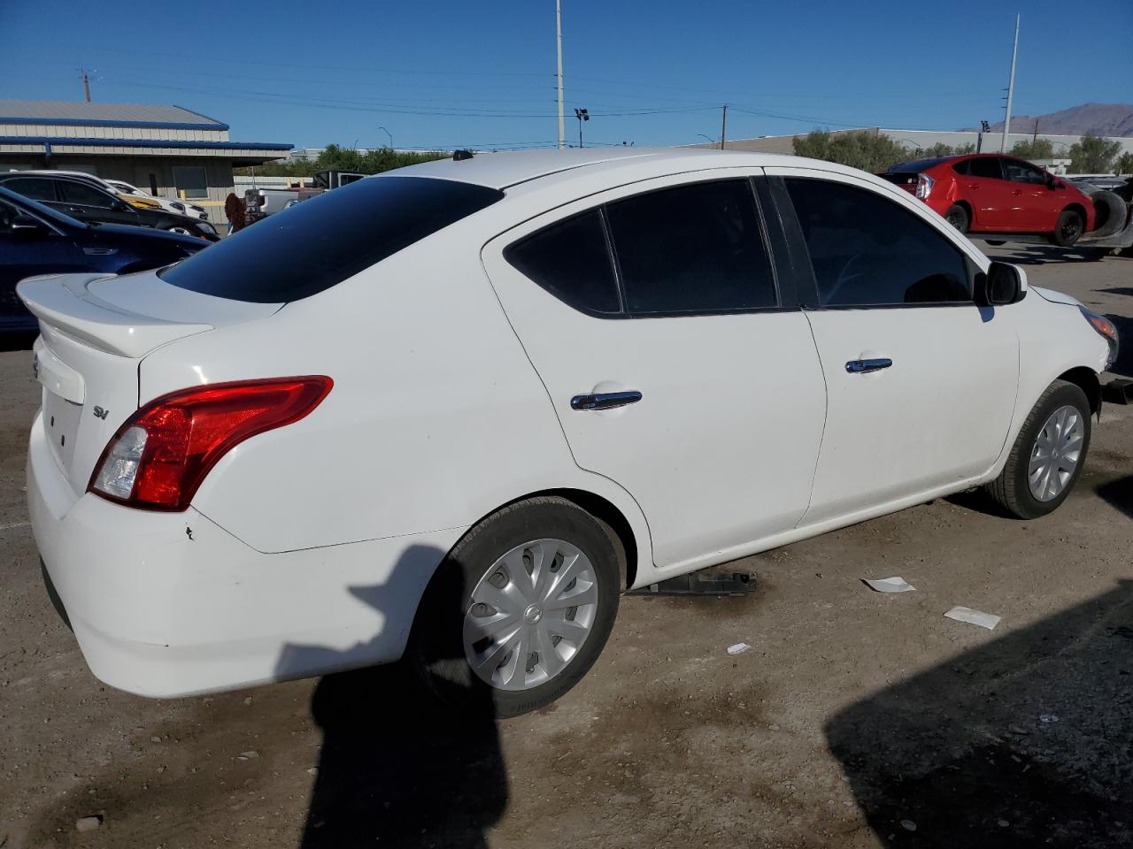 Photo 2 VIN: 3N1CN7AP4JK405875 - NISSAN VERSA 