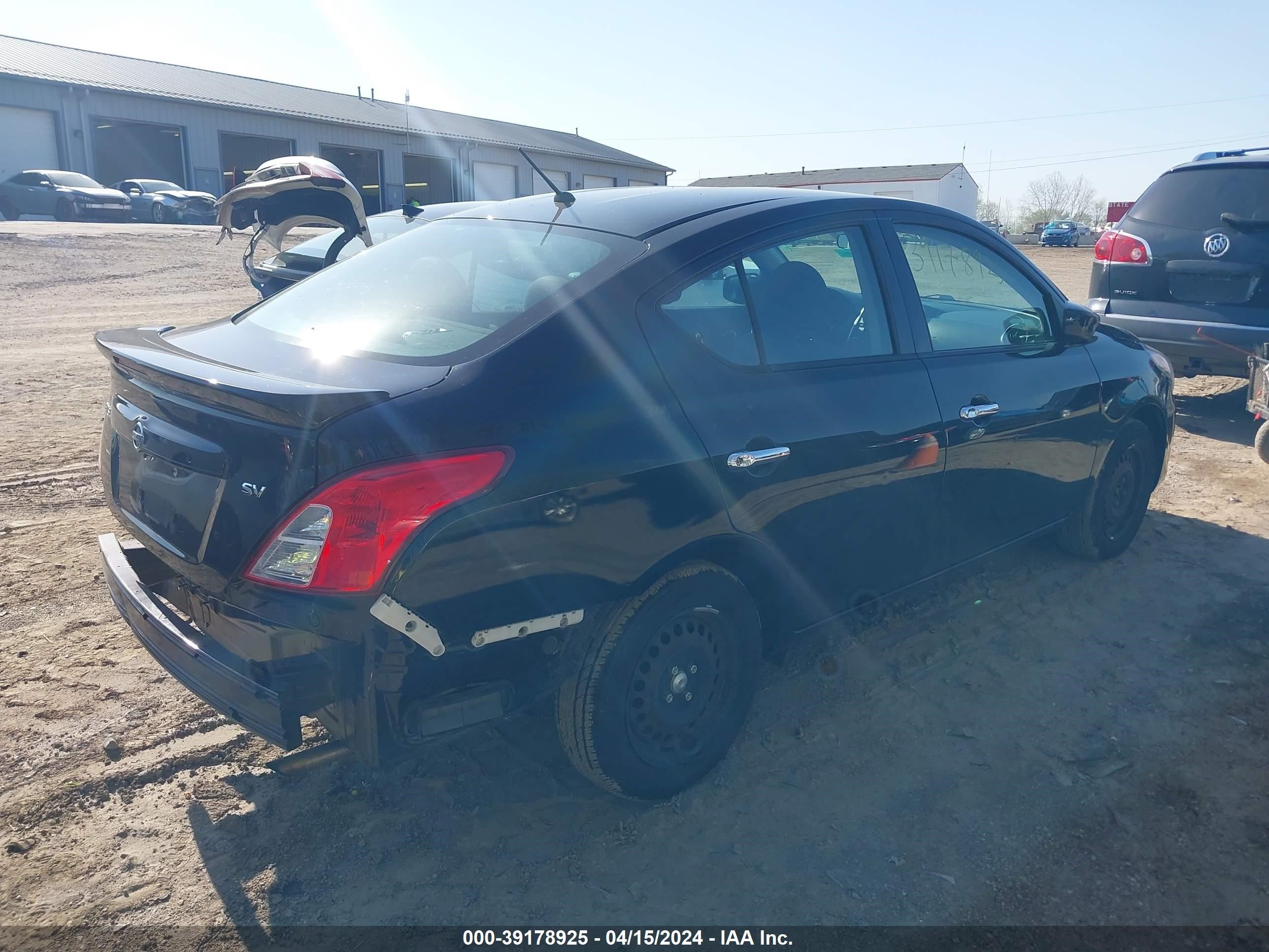 Photo 3 VIN: 3N1CN7AP4JL803713 - NISSAN VERSA 