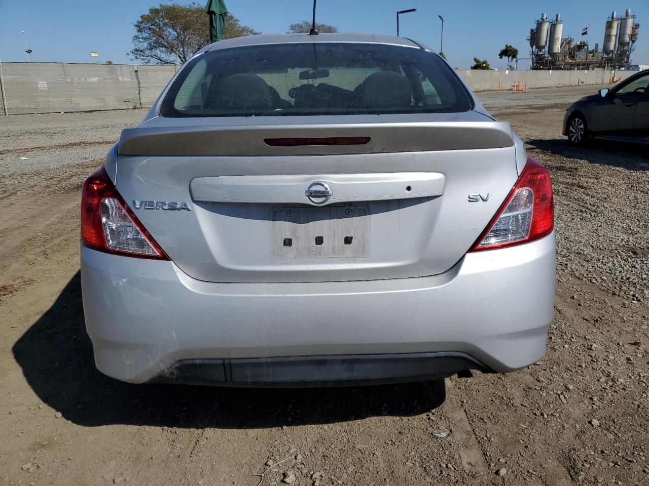 Photo 5 VIN: 3N1CN7AP4JL812038 - NISSAN VERSA 