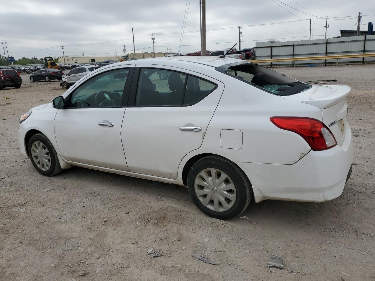 Photo 1 VIN: 3N1CN7AP4JL822617 - NISSAN VERSA 